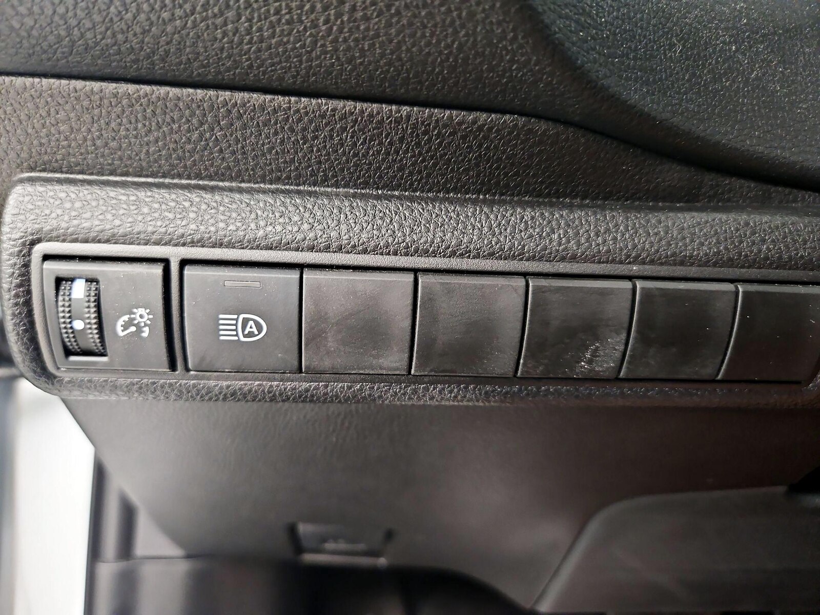 2026 Toyota Corolla LE - Photo 14
