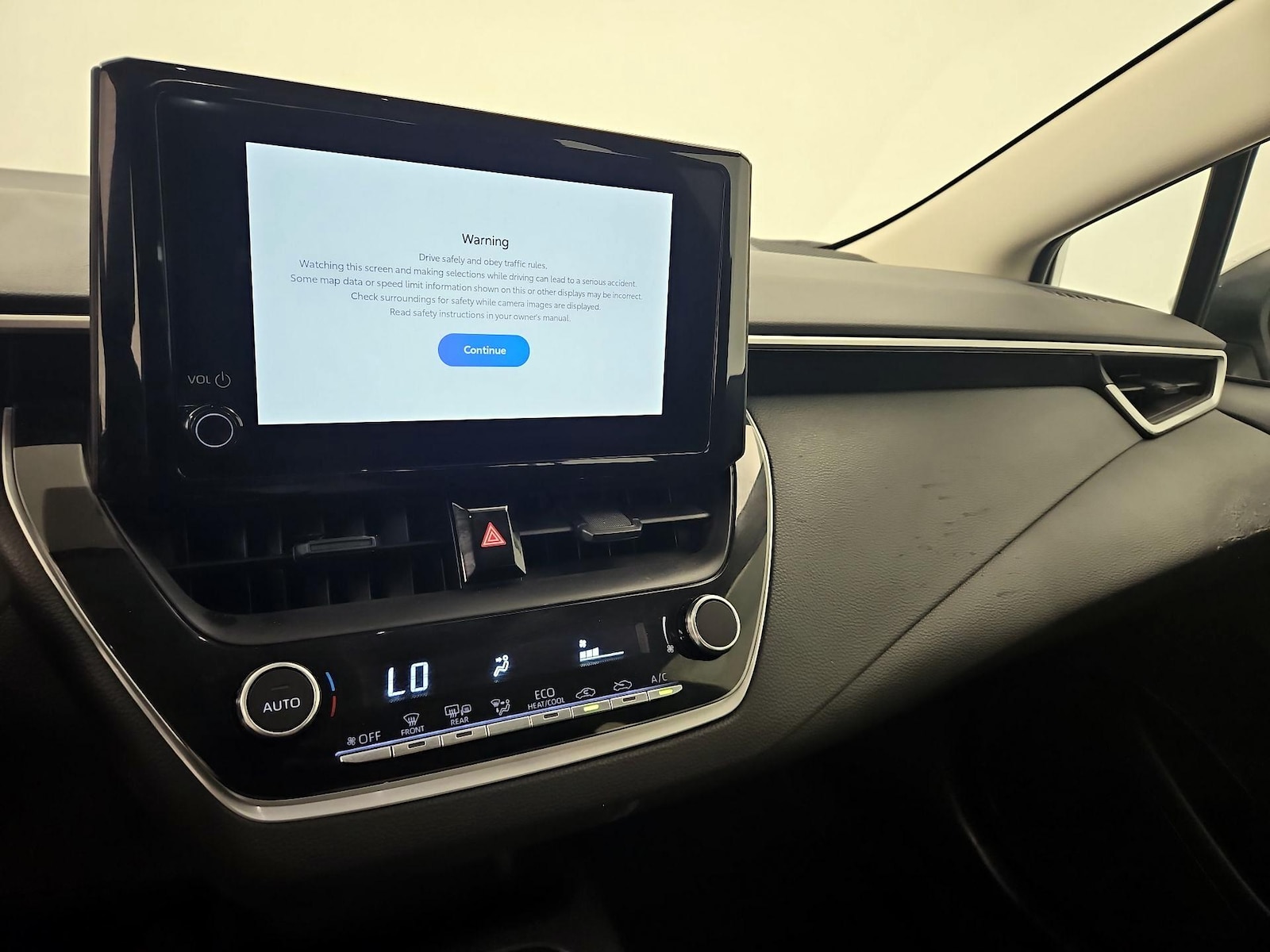2026 Toyota Corolla LE - Photo 16