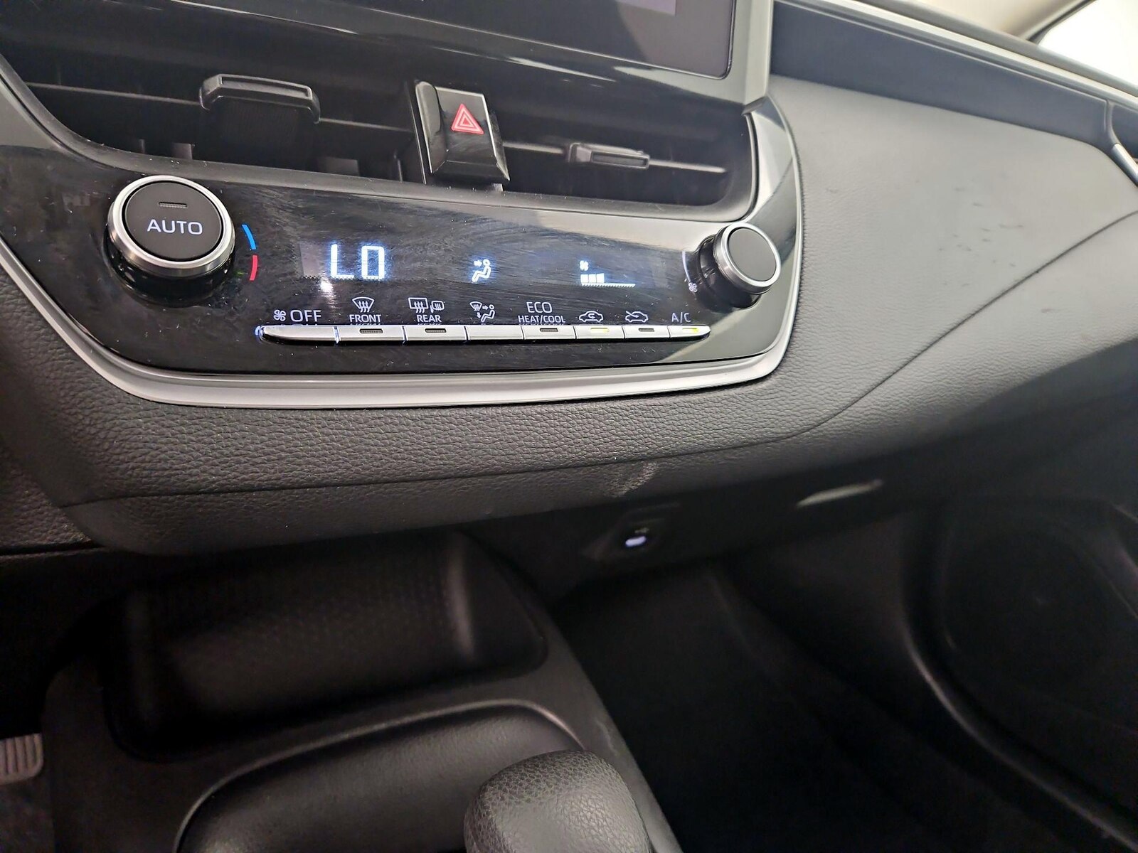 2026 Toyota Corolla LE - Photo 17