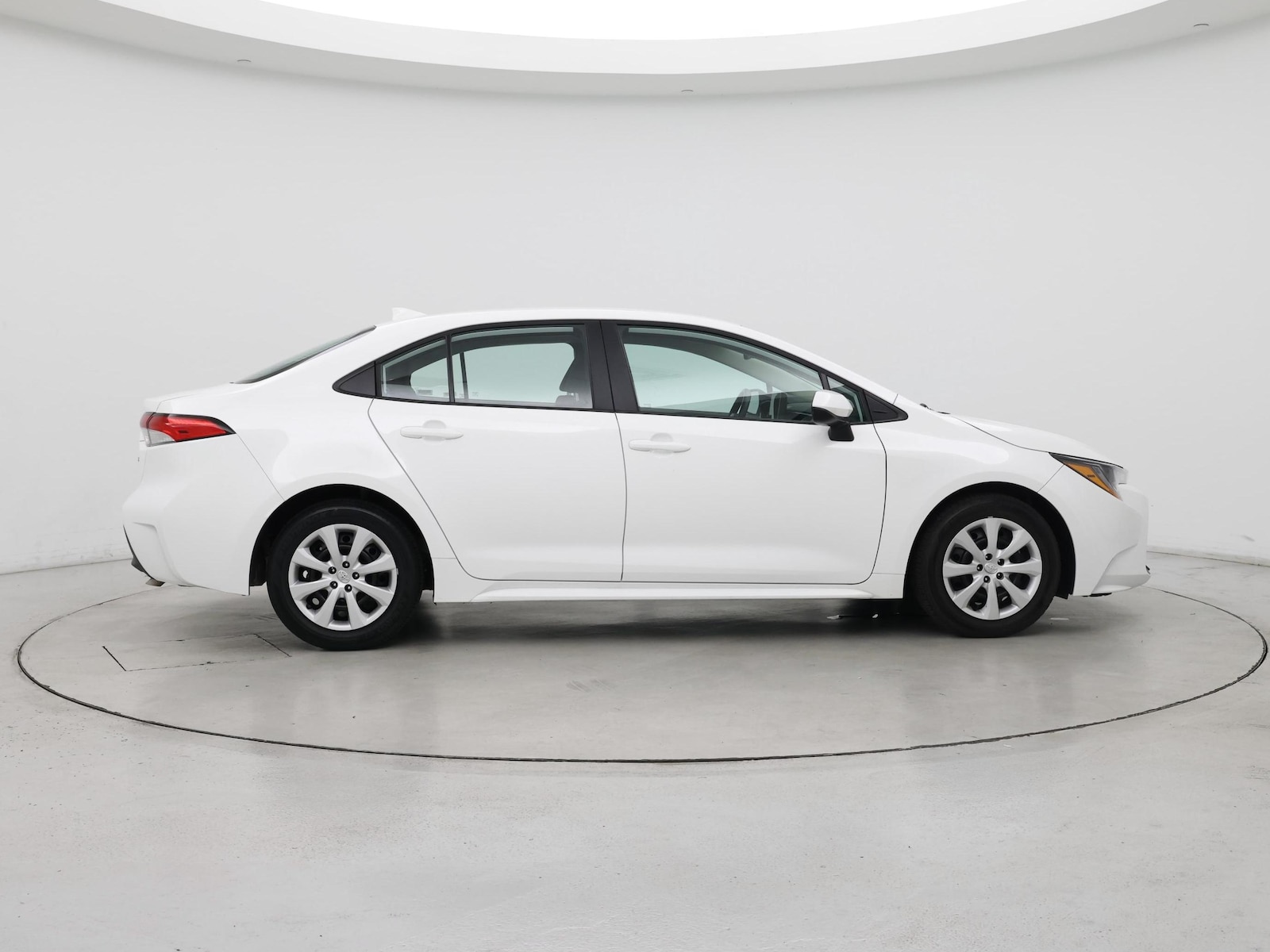 2026 Toyota Corolla LE - Photo 8