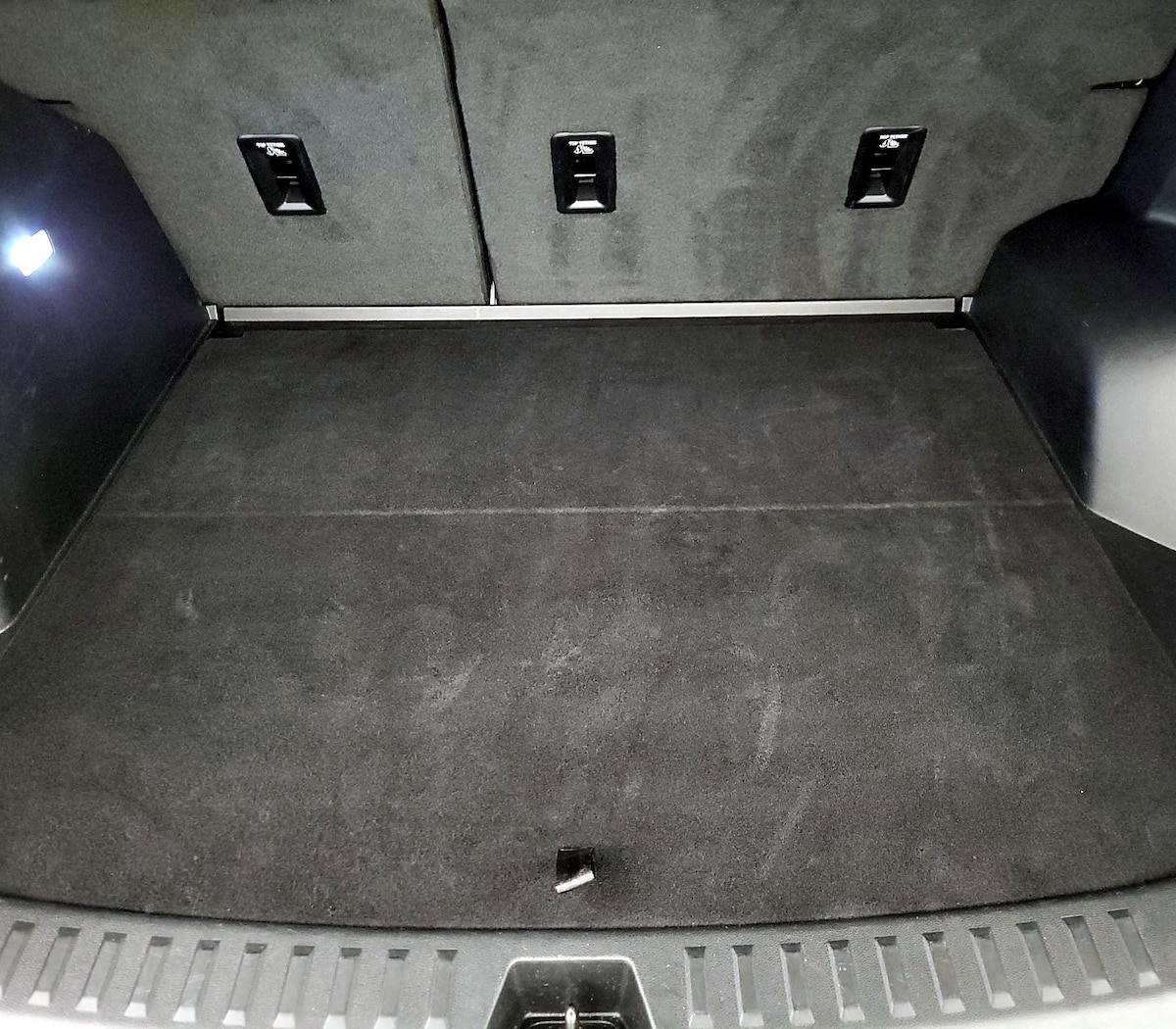 Trunk/Cargo (Seats Up)