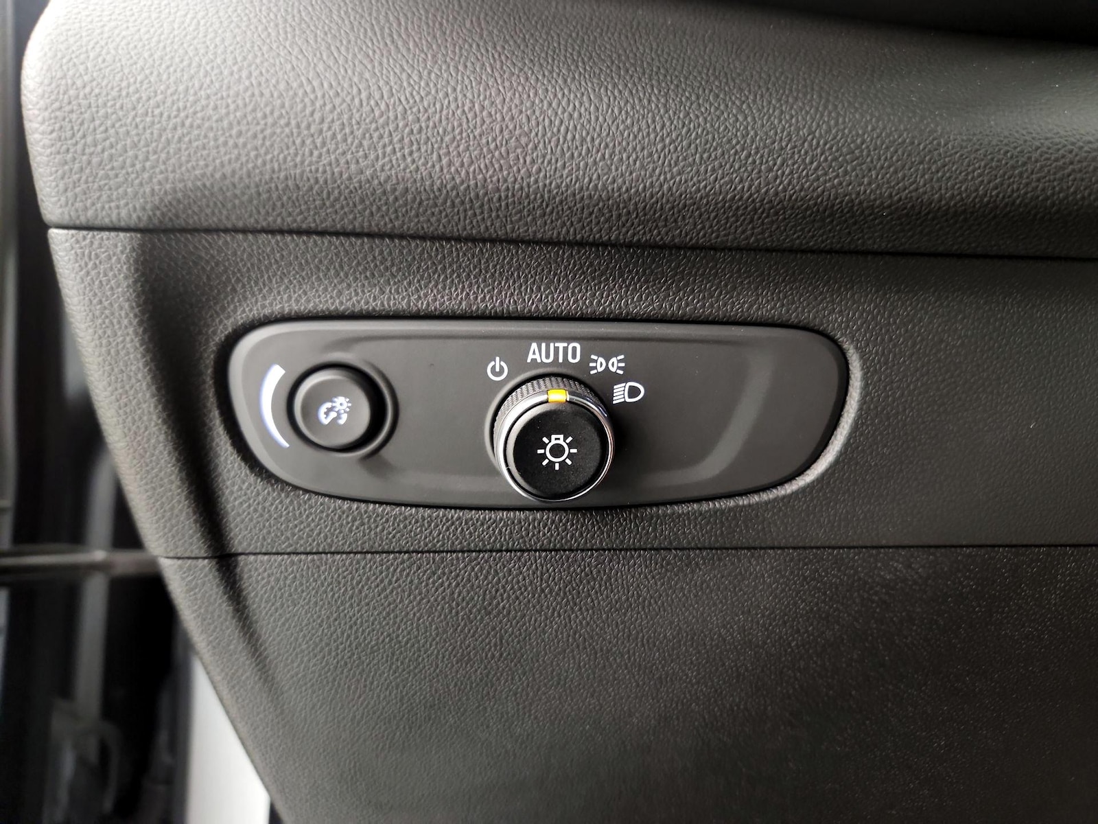 2023 Buick Envision Essence - Photo 14