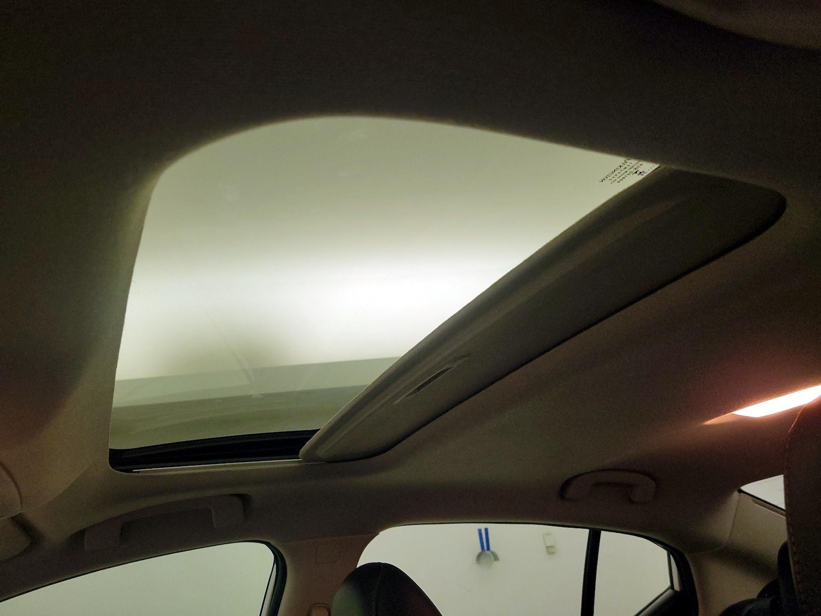 Sunroof(s) & Overhead Airbags