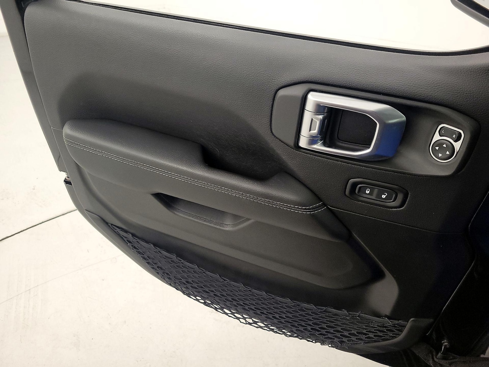 2022 Jeep Wrangler Unlimited Sahara - Photo 13