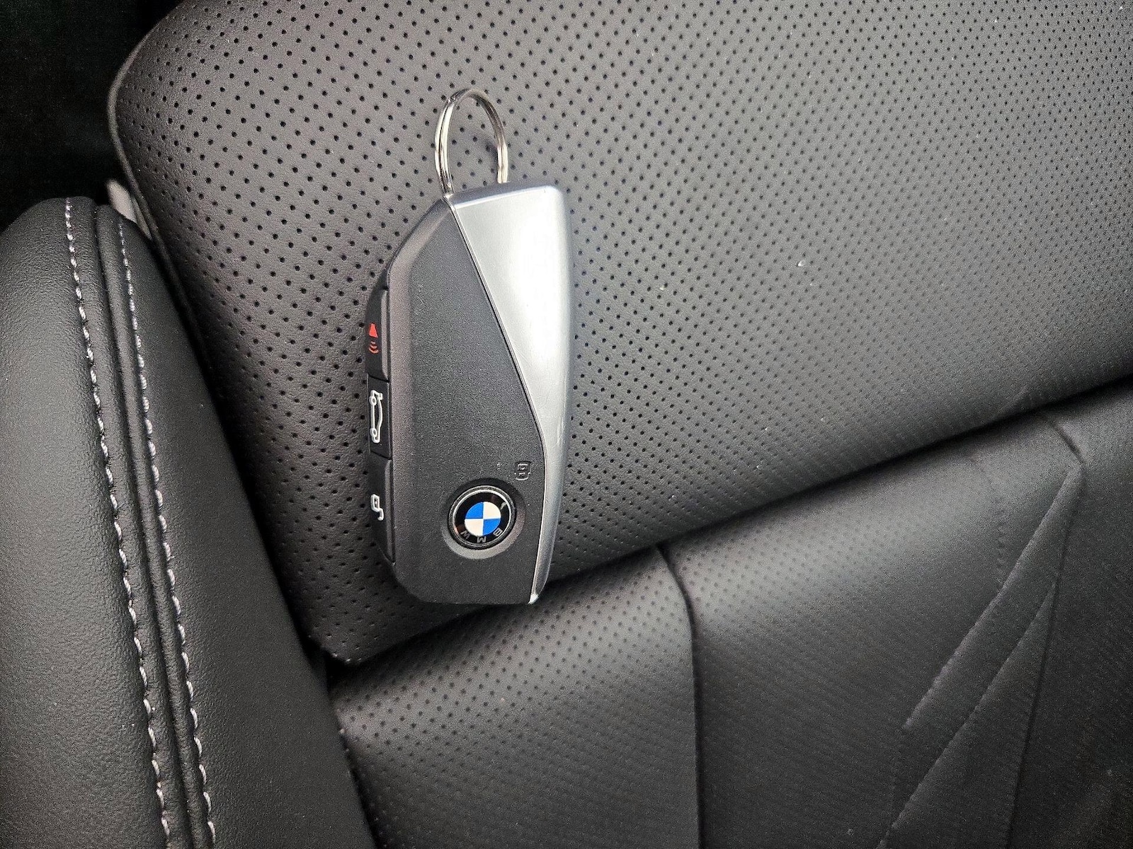 2026 BMW X3 30 - Photo 23