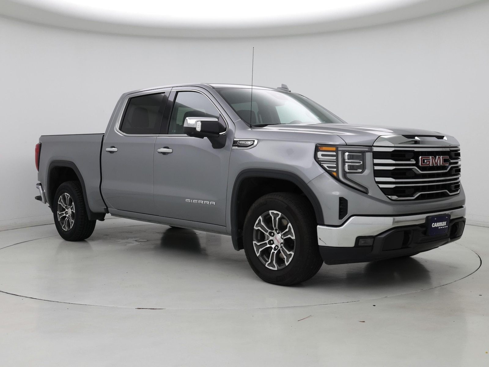 2025 GMC Sierra 1500 SLT - Photo 2