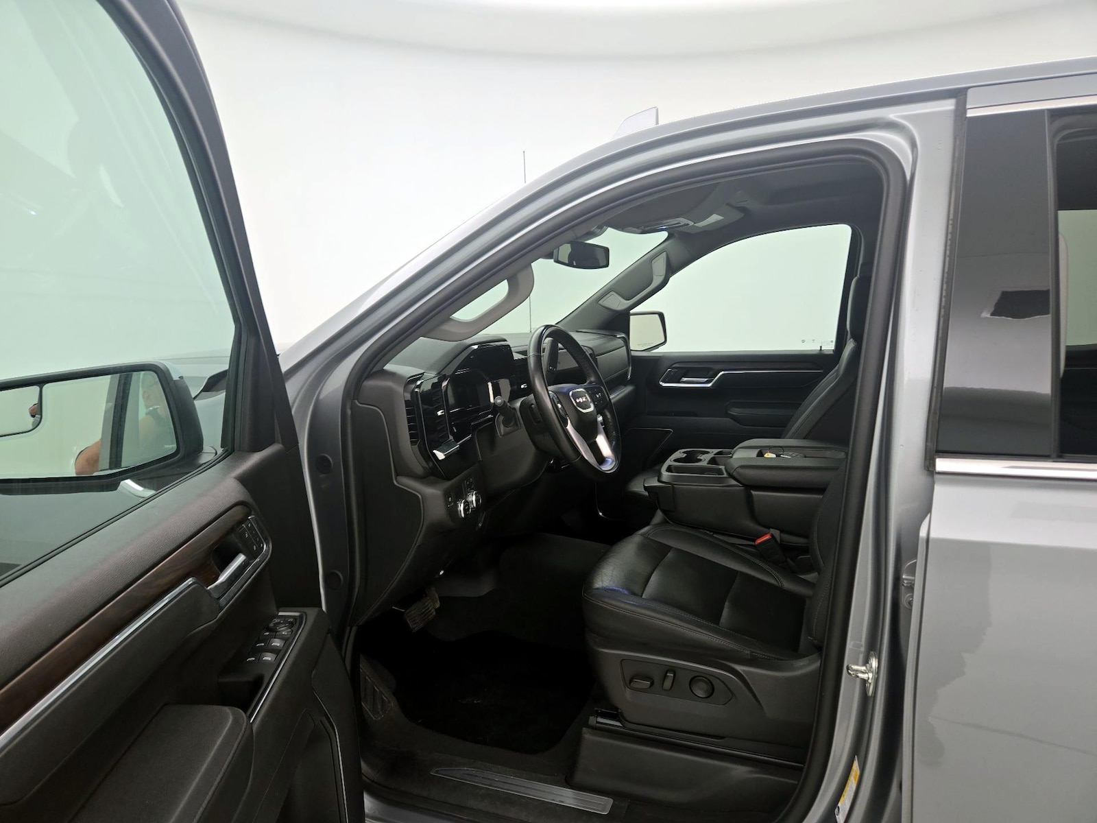 2025 GMC Sierra 1500 SLT - Photo 12