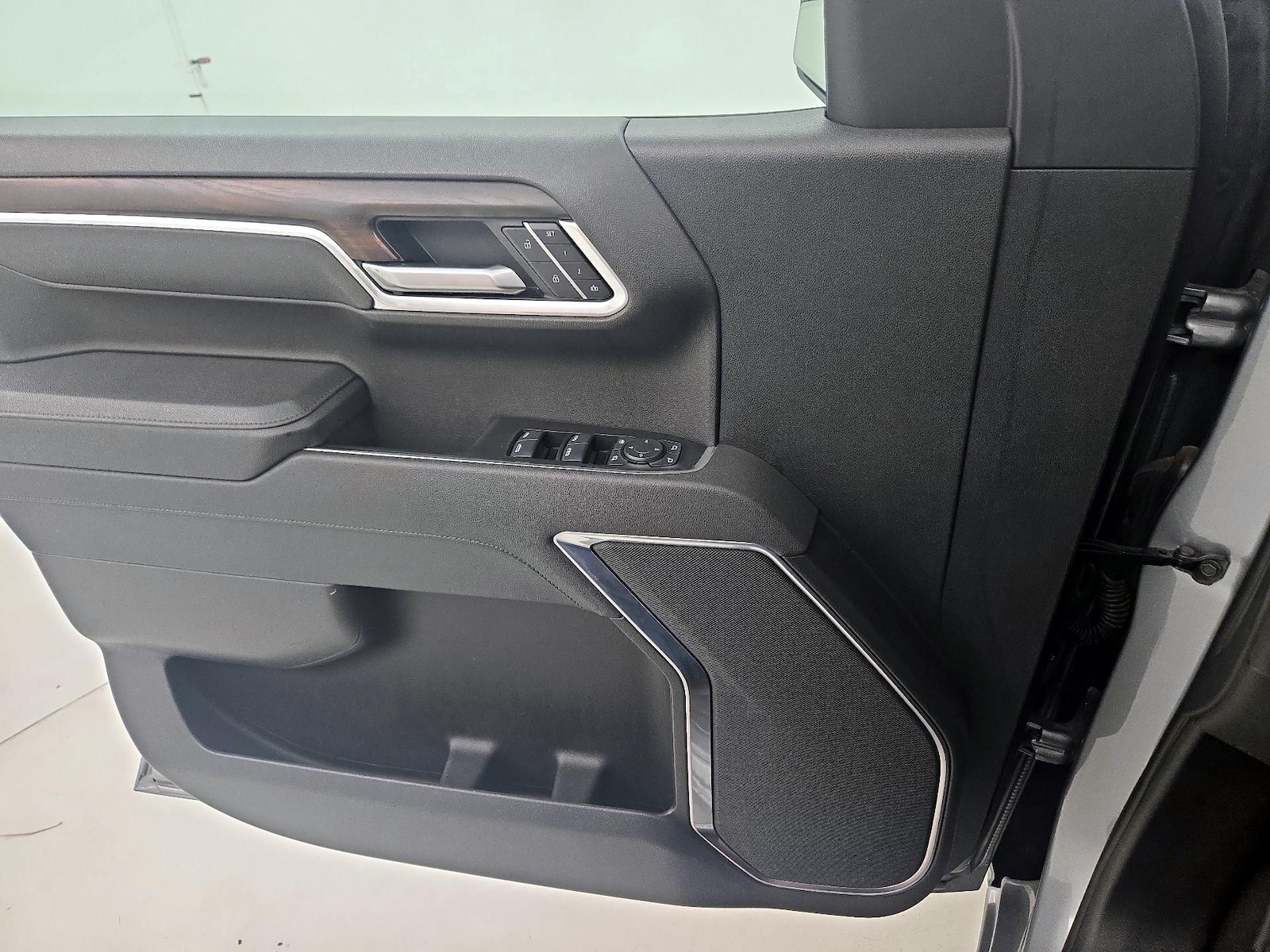 2025 GMC Sierra 1500 SLT - Photo 13
