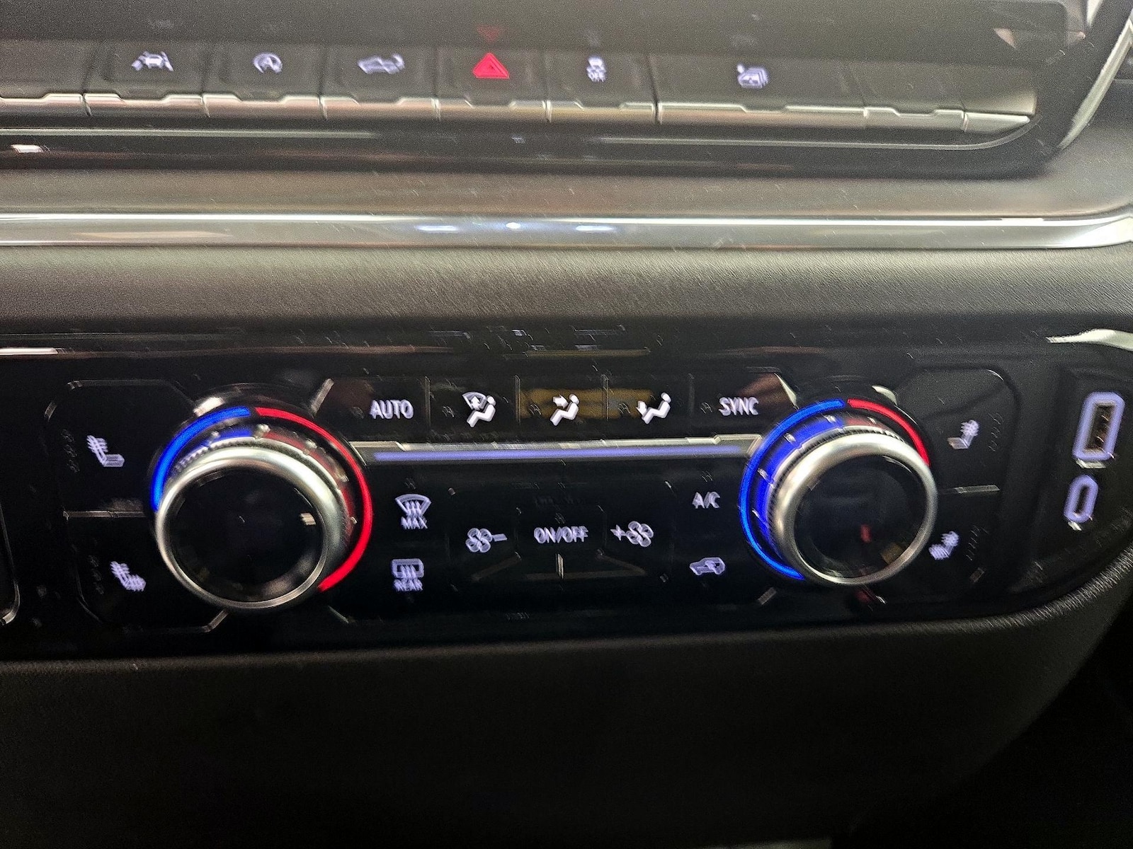 2025 GMC Sierra 1500 SLT - Photo 17
