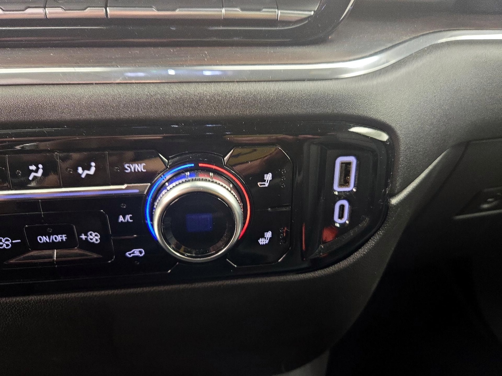 2025 GMC Sierra 1500 SLT - Photo 19