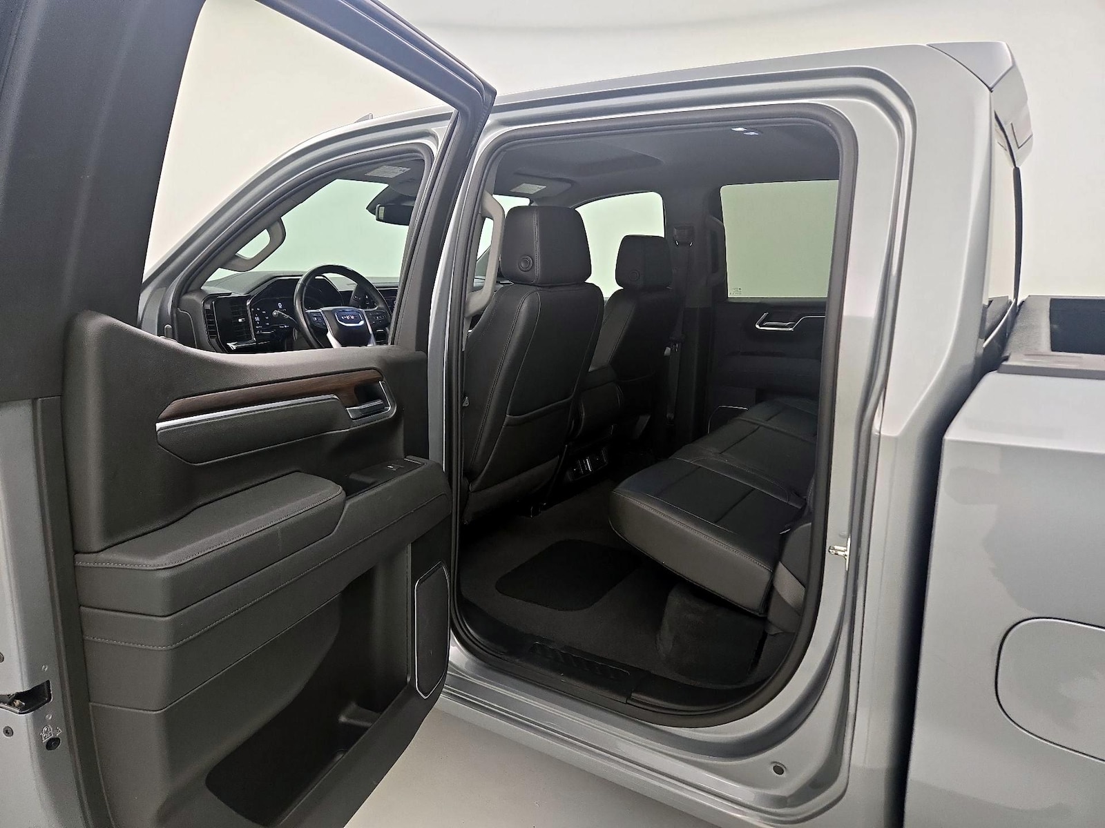 2025 GMC Sierra 1500 SLT - Photo 20