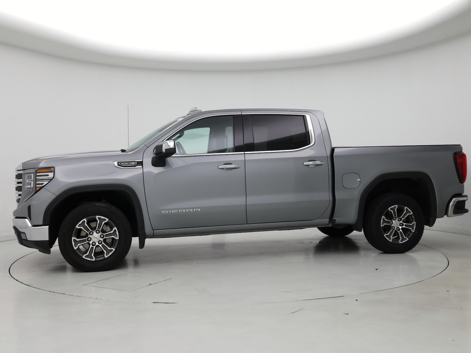 2025 GMC Sierra 1500 SLT - Photo 4