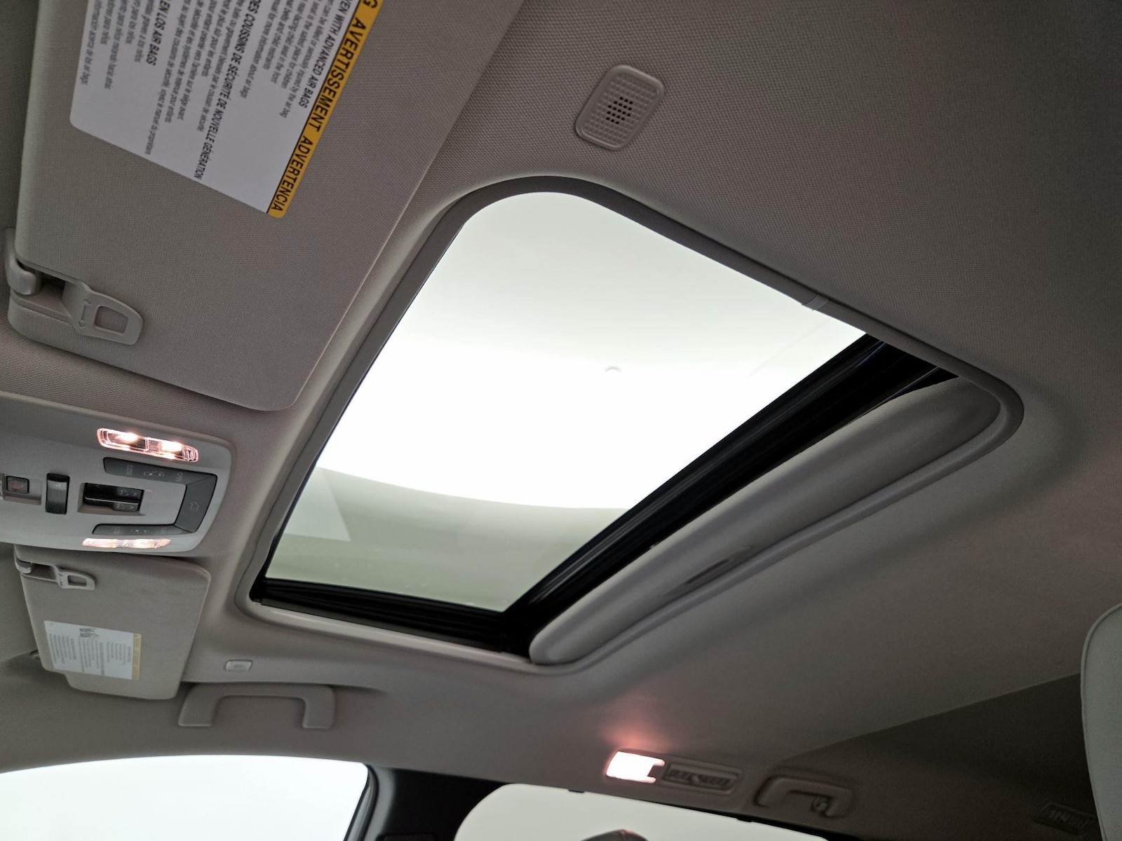 Sunroof(s) & Overhead Airbags