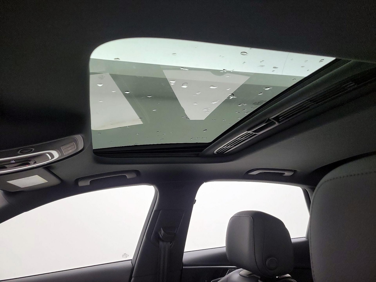 Sunroof(s) & Overhead Airbags