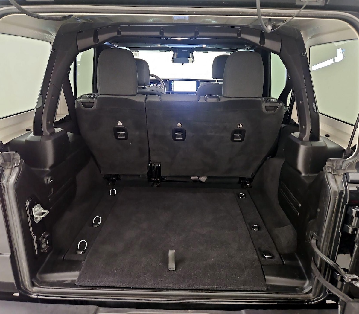Trunk/Cargo (Seats Up)