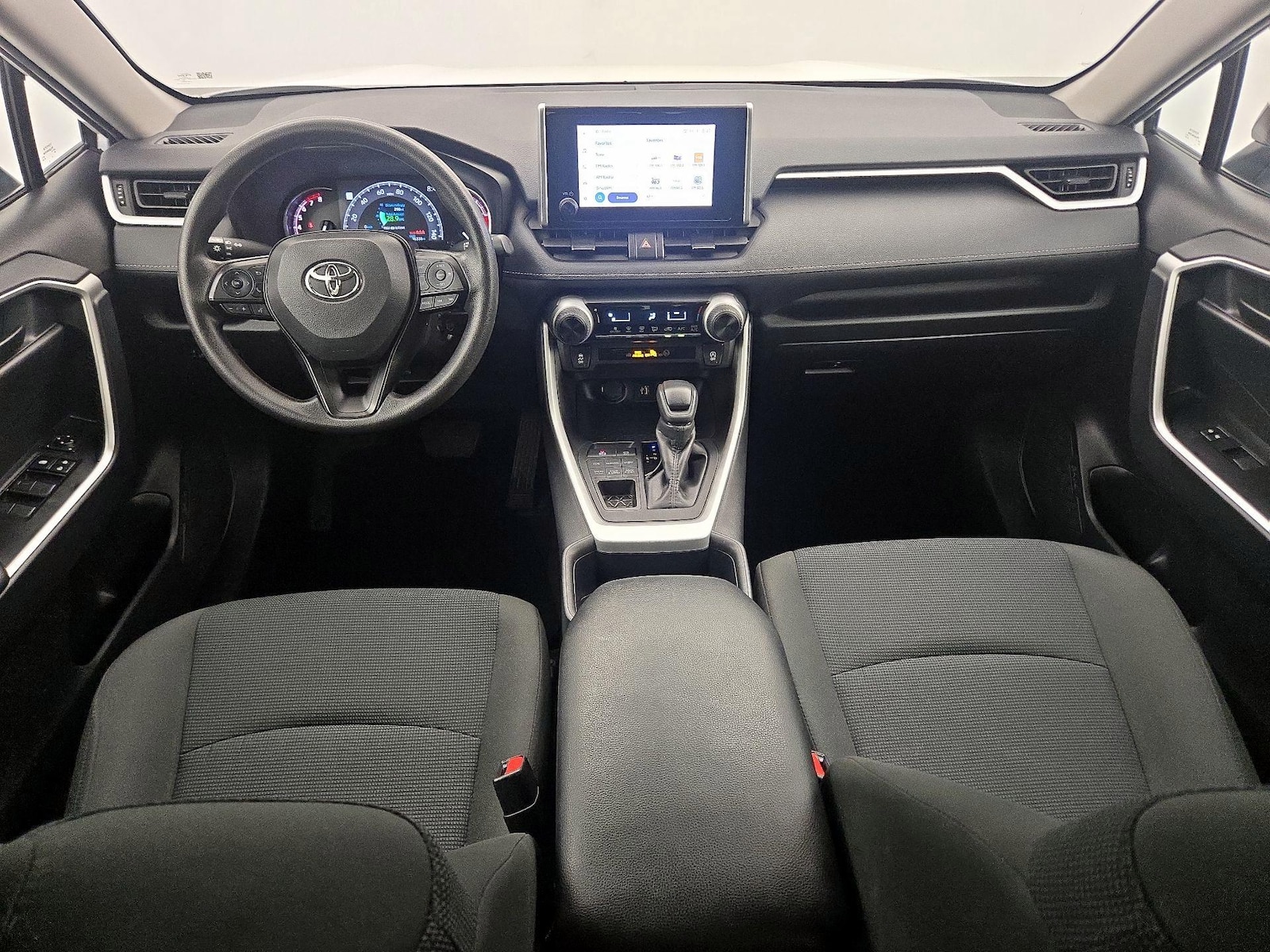 2025 Toyota RAV4 LE - Photo 10