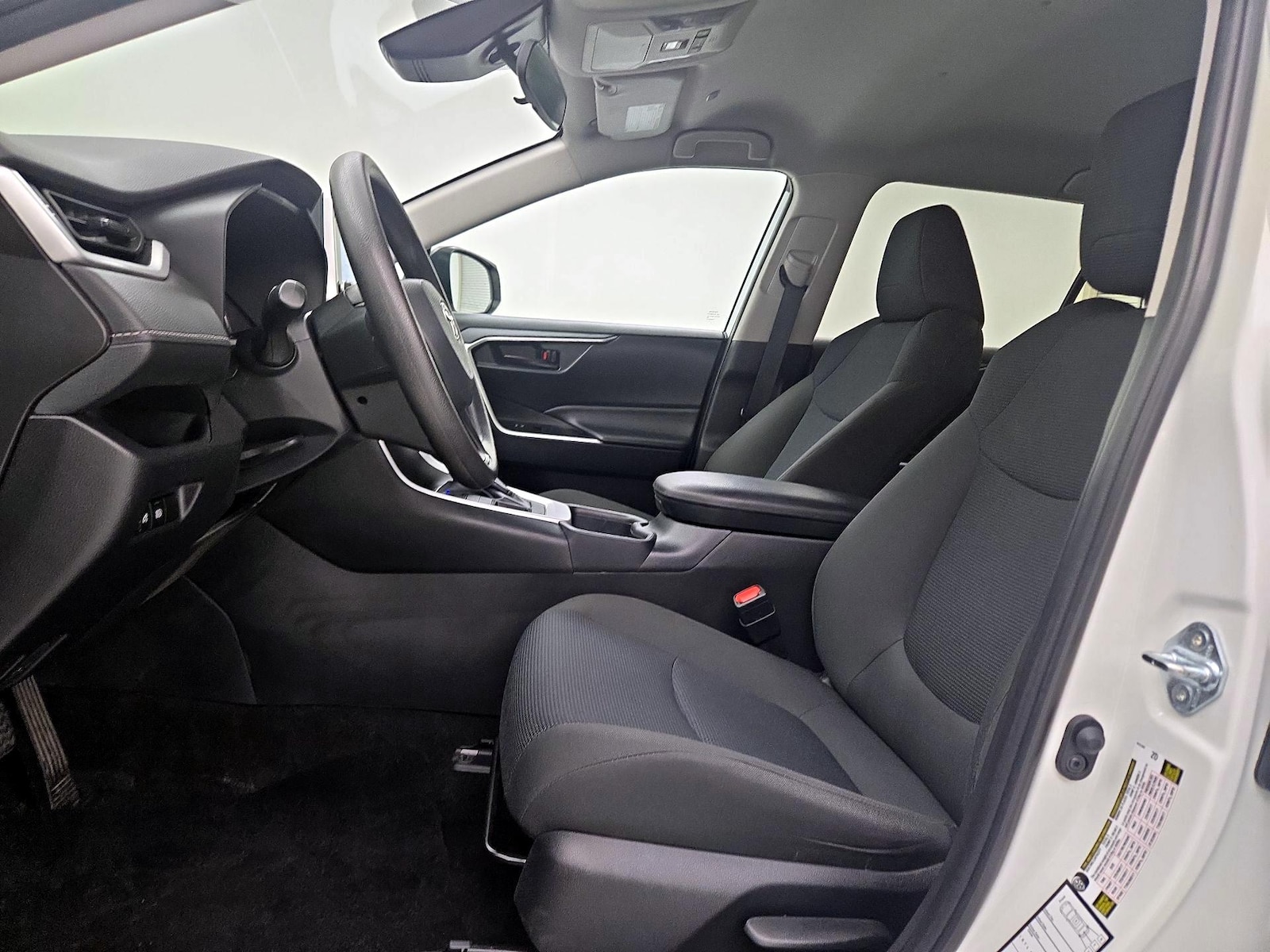 2025 Toyota RAV4 LE - Photo 12