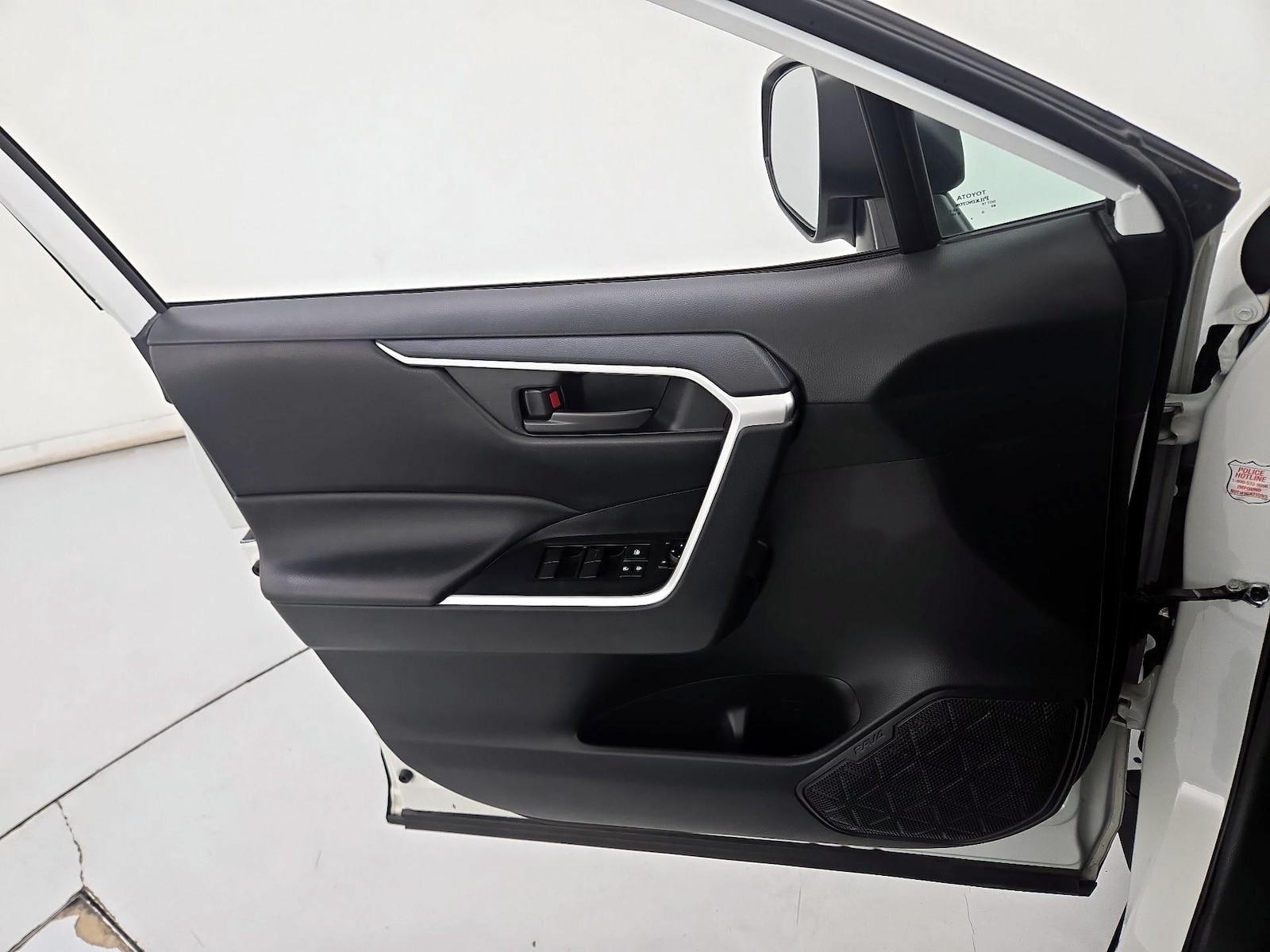 2025 Toyota RAV4 LE - Photo 13