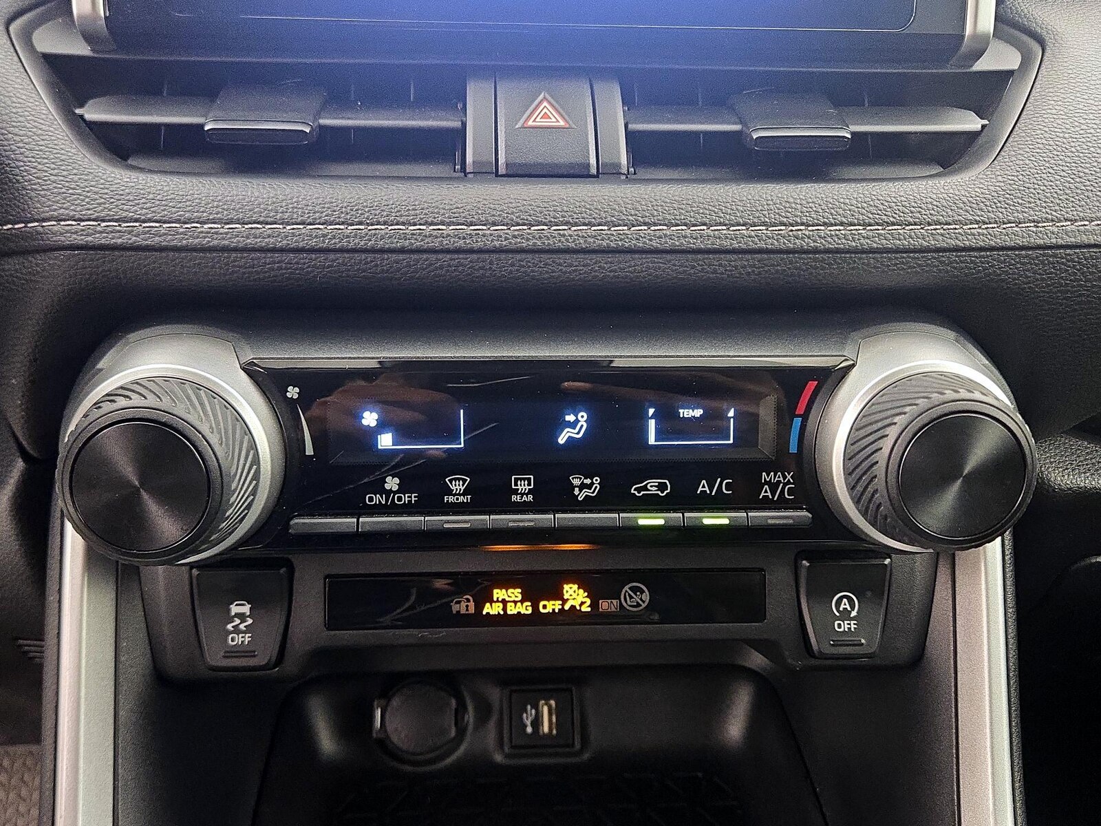 2025 Toyota RAV4 LE - Photo 17