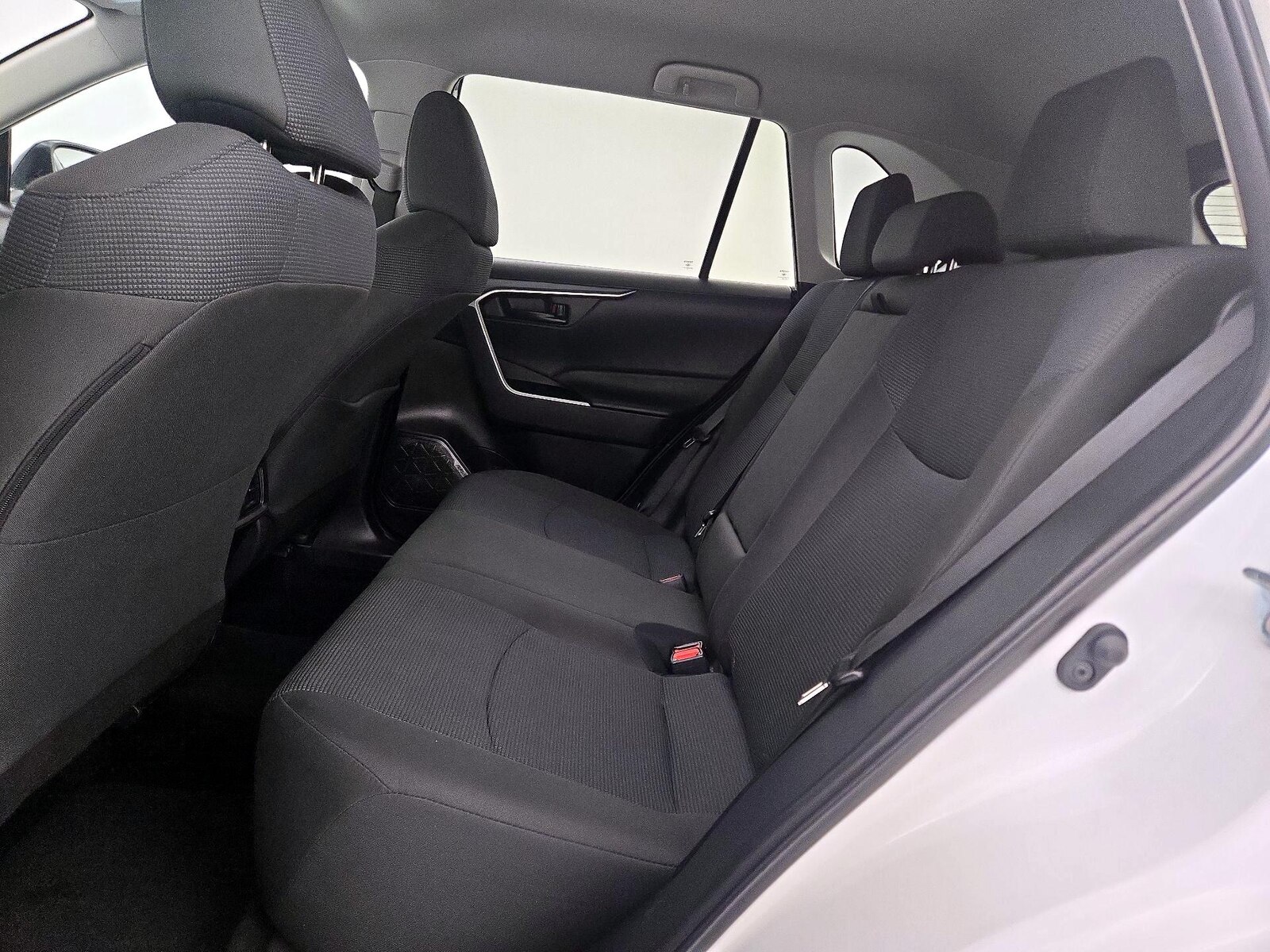 2025 Toyota RAV4 LE - Photo 20