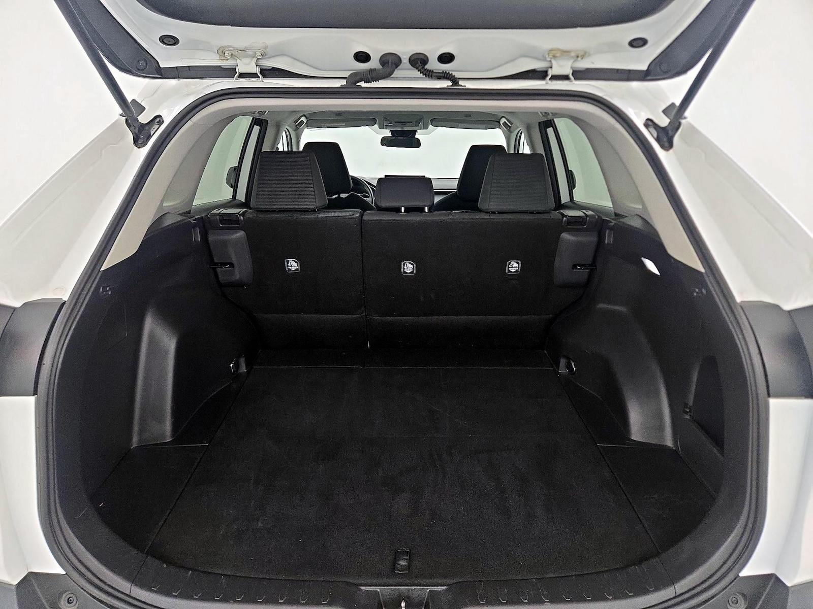 2025 Toyota RAV4 LE - Photo 21