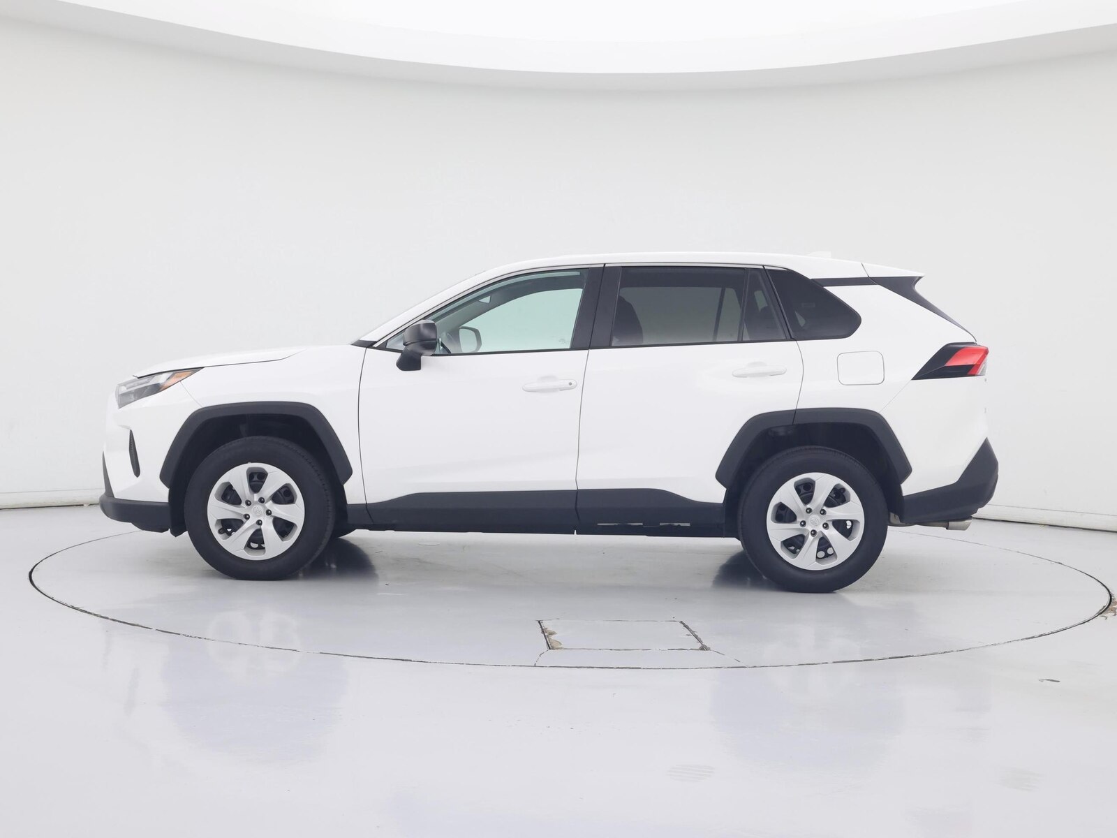 2025 Toyota RAV4 LE - Photo 4