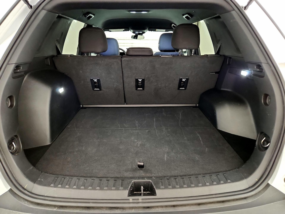 Trunk/Cargo (Seats Up)