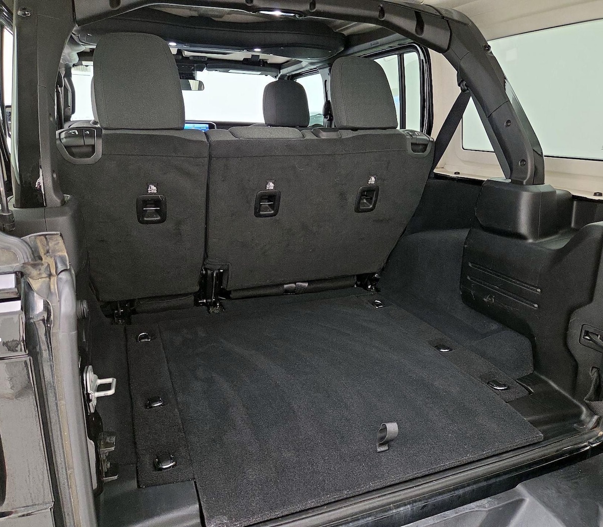 Trunk/Cargo (Seats Up)