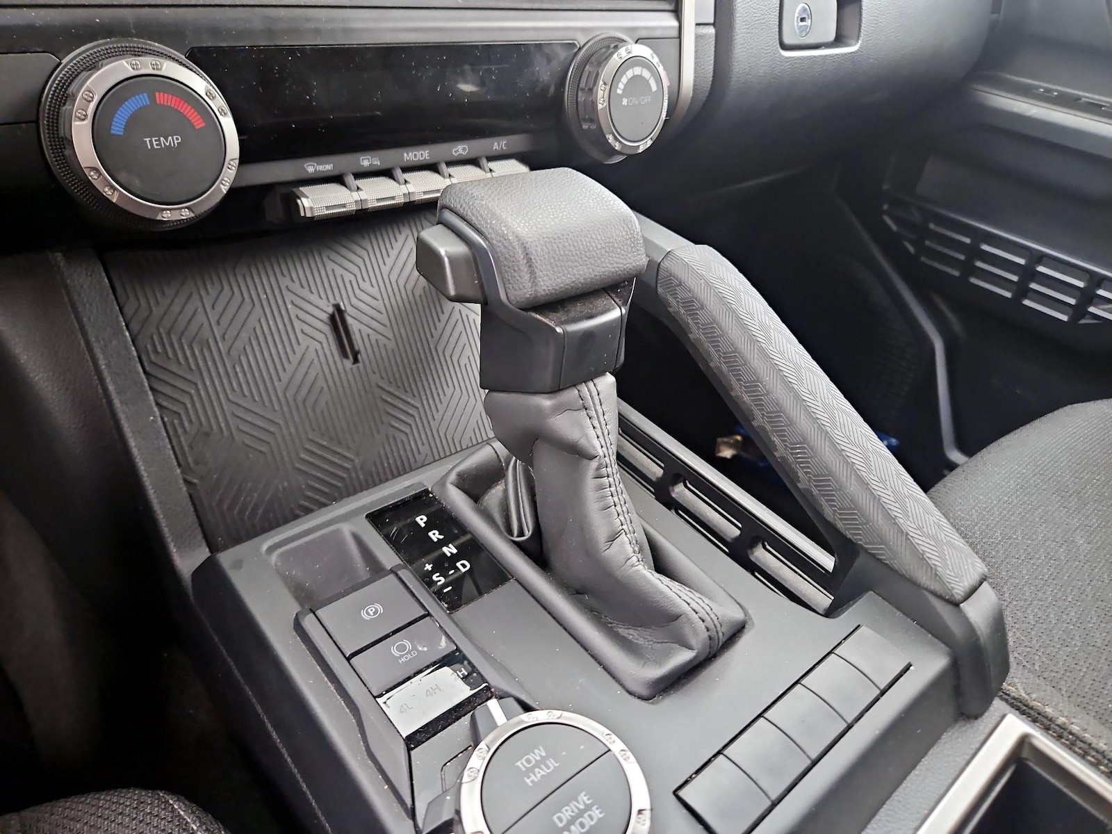 2025 Toyota 4Runner SR5 - Photo 16