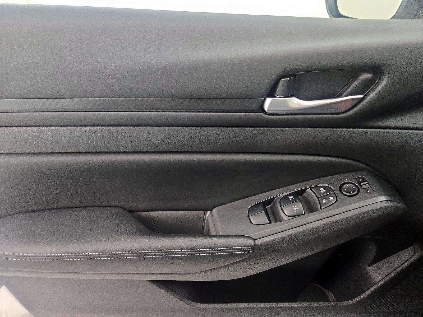 2025 Nissan Altima SV - Photo 13