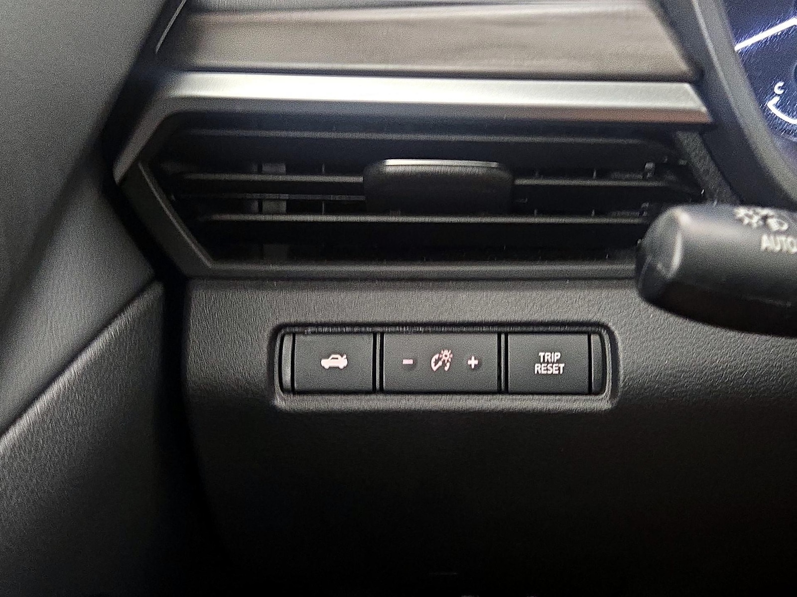 2025 Nissan Altima SV - Photo 14
