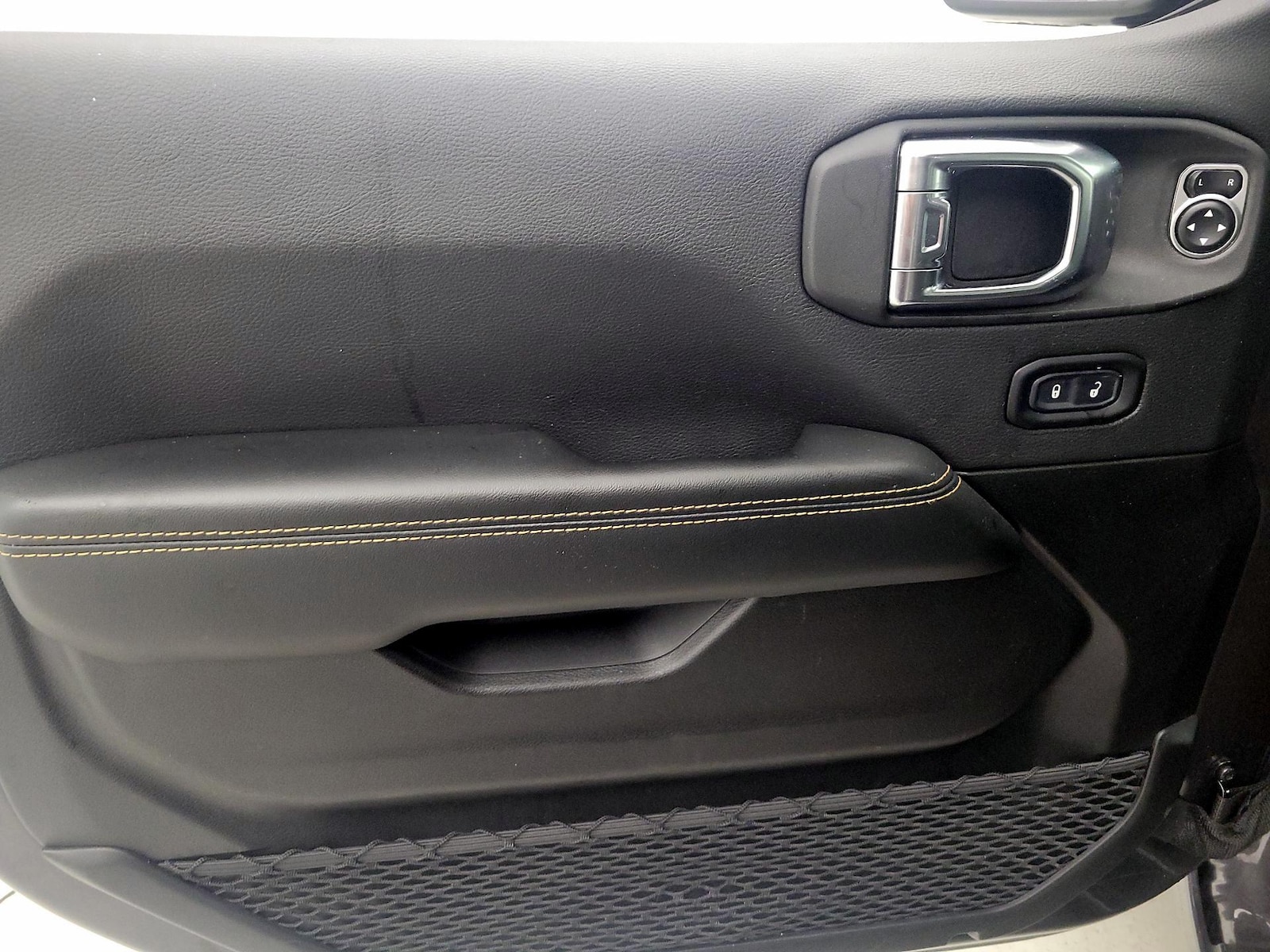 2025 Jeep Wrangler 4-Door Sahara - Photo 13