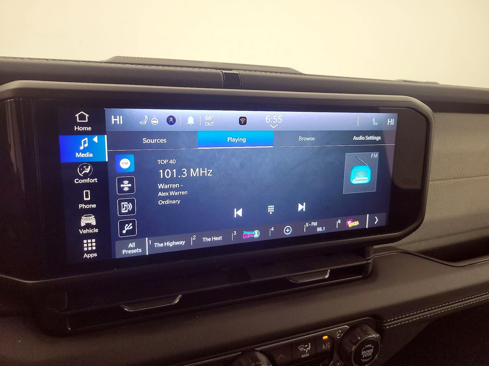2025 Jeep Wrangler 4-Door Sahara - Photo 16