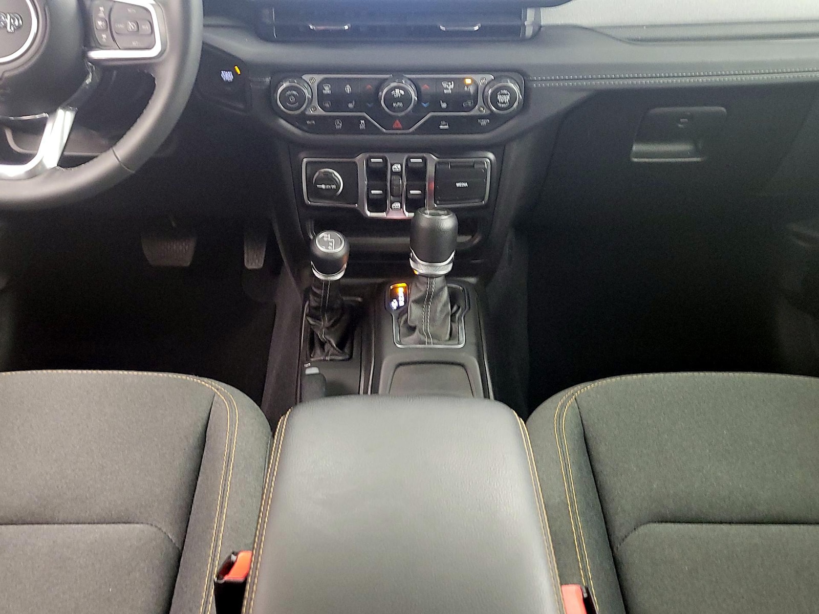 2025 Jeep Wrangler 4-Door Sahara - Photo 18