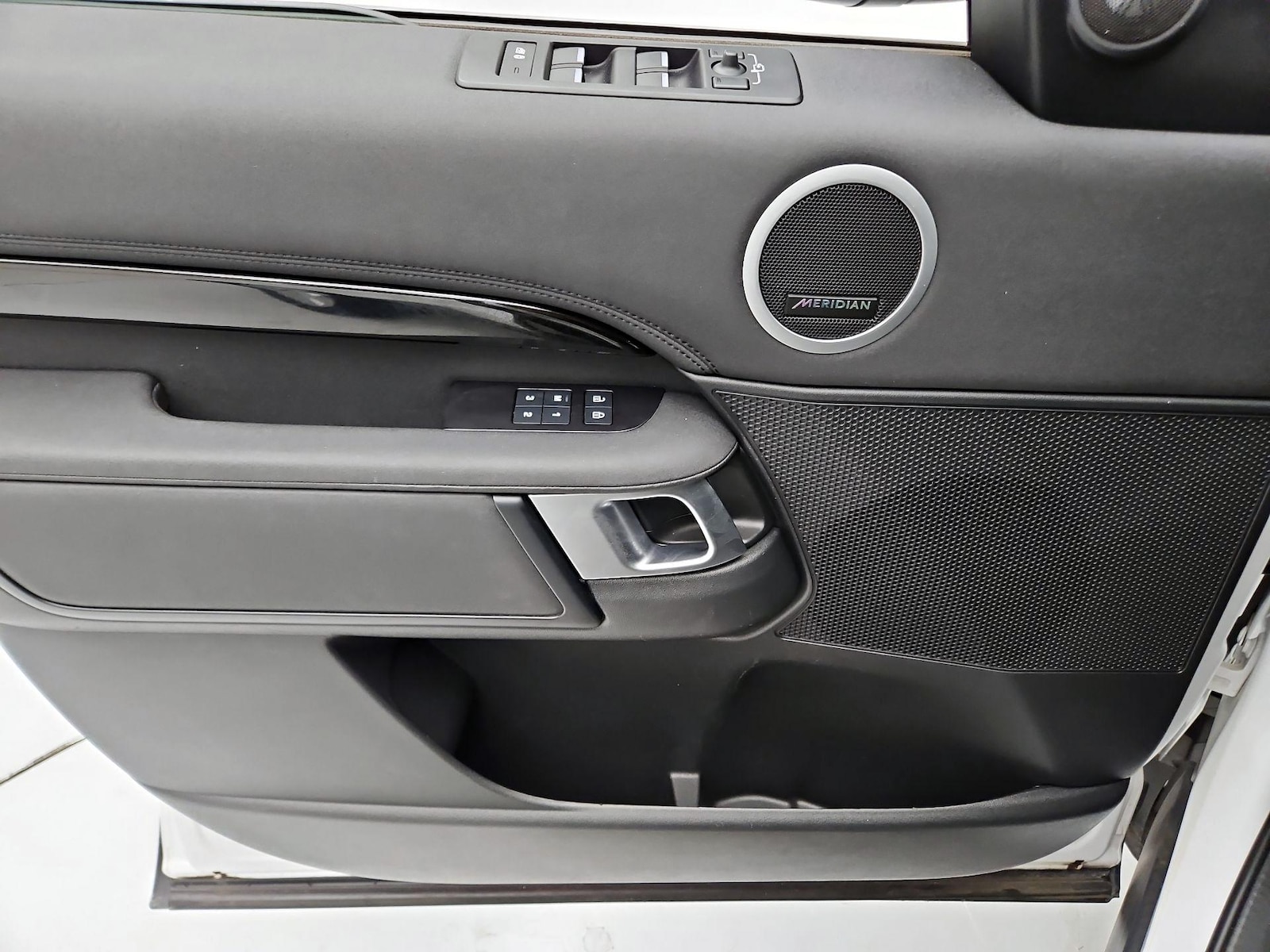 2024 Land Rover Discovery S - Photo 13