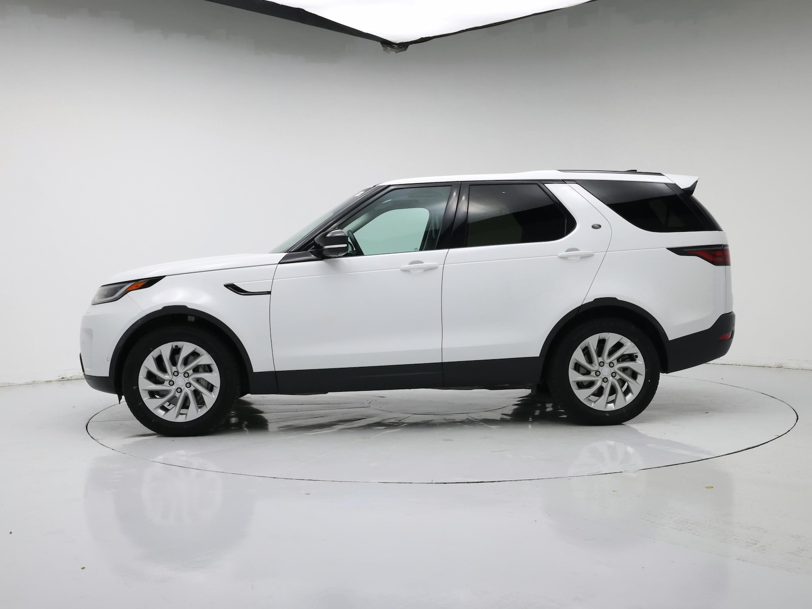 2024 Land Rover Discovery S - Photo 4