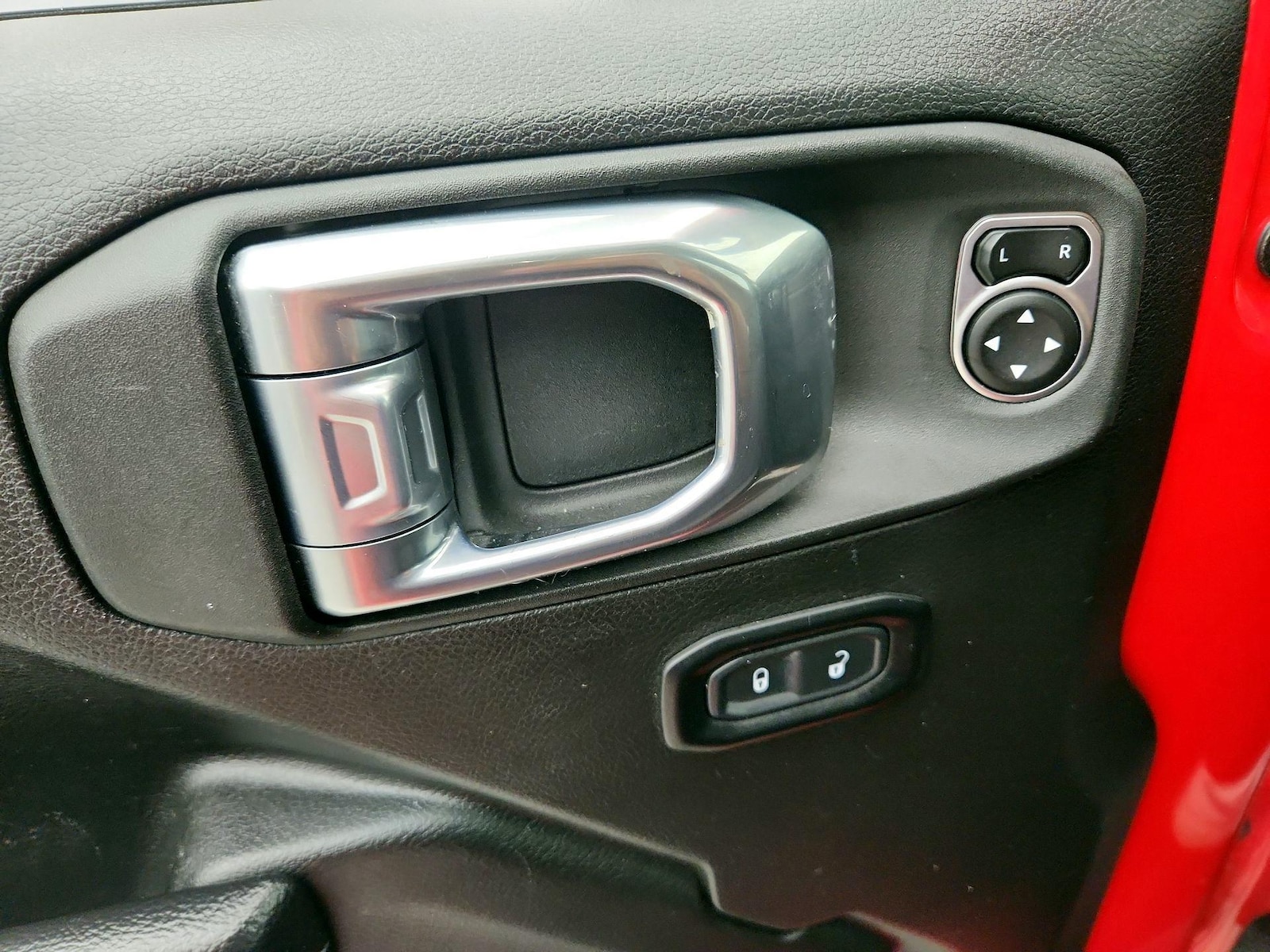 2025 Jeep Wrangler 4-Door Rubicon - Photo 13