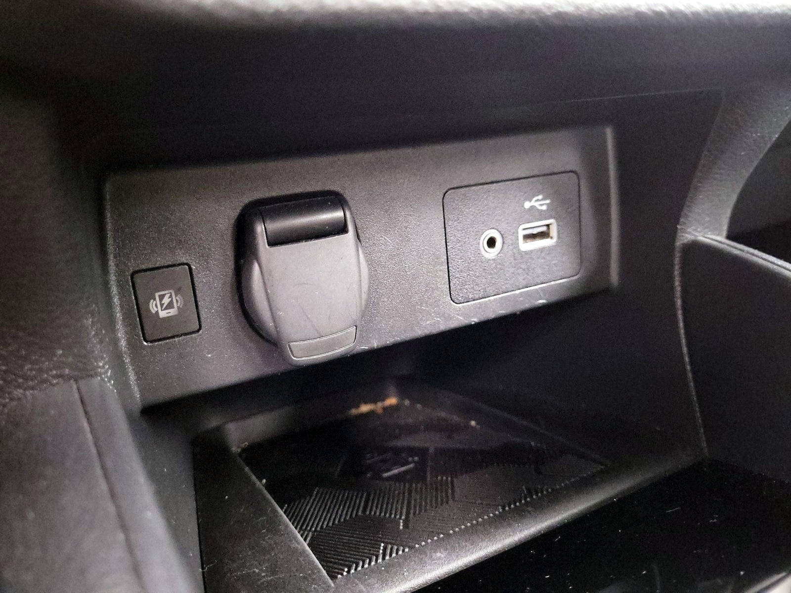 2024 Nissan Versa Sedan SV - Photo 19
