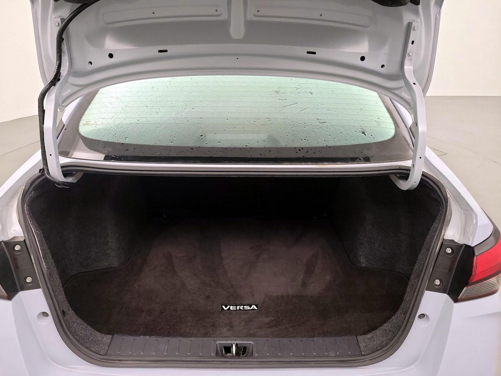 2024 Nissan Versa Sedan SV - Photo 21