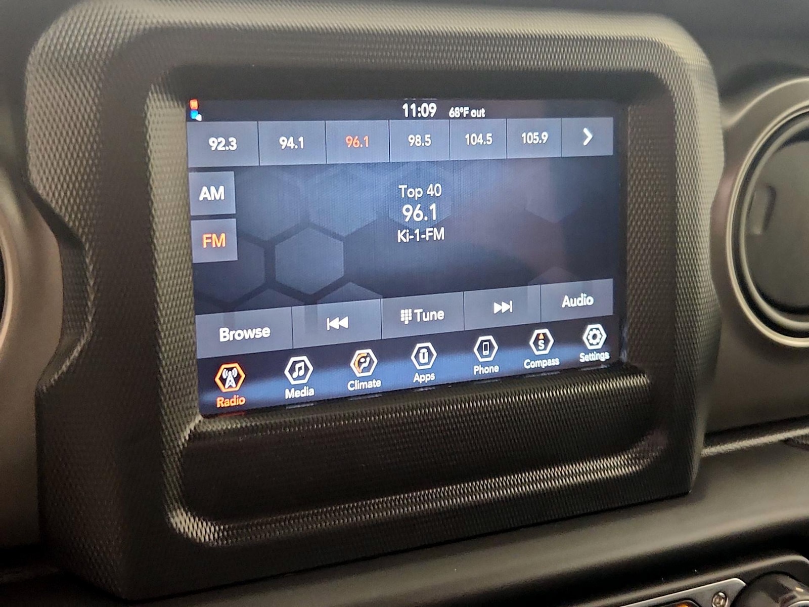 2022 Jeep Wrangler Sport - Photo 16