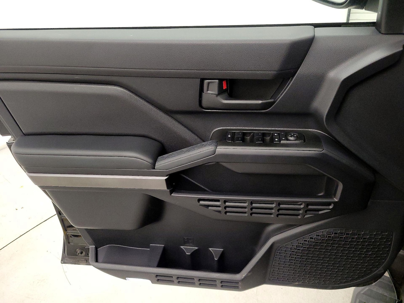 2025 Toyota 4Runner SR5 - Photo 13