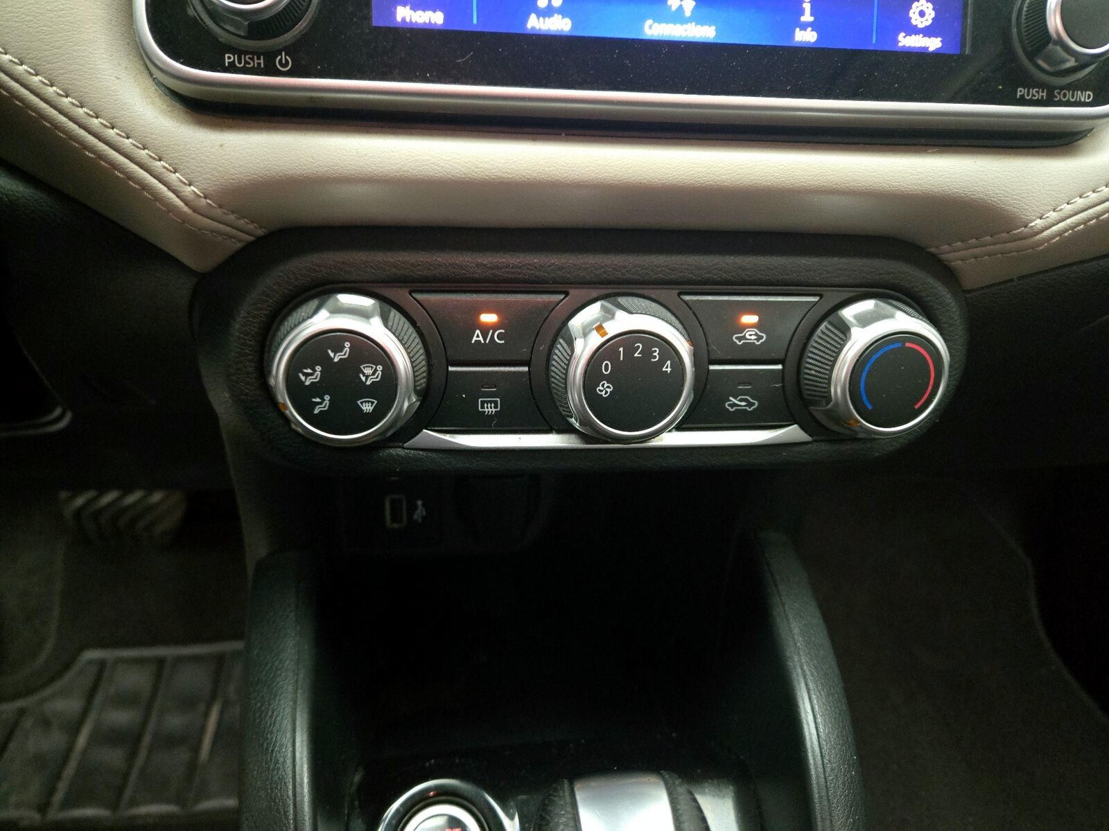 2020 Nissan Versa Sedan SV - Photo 16