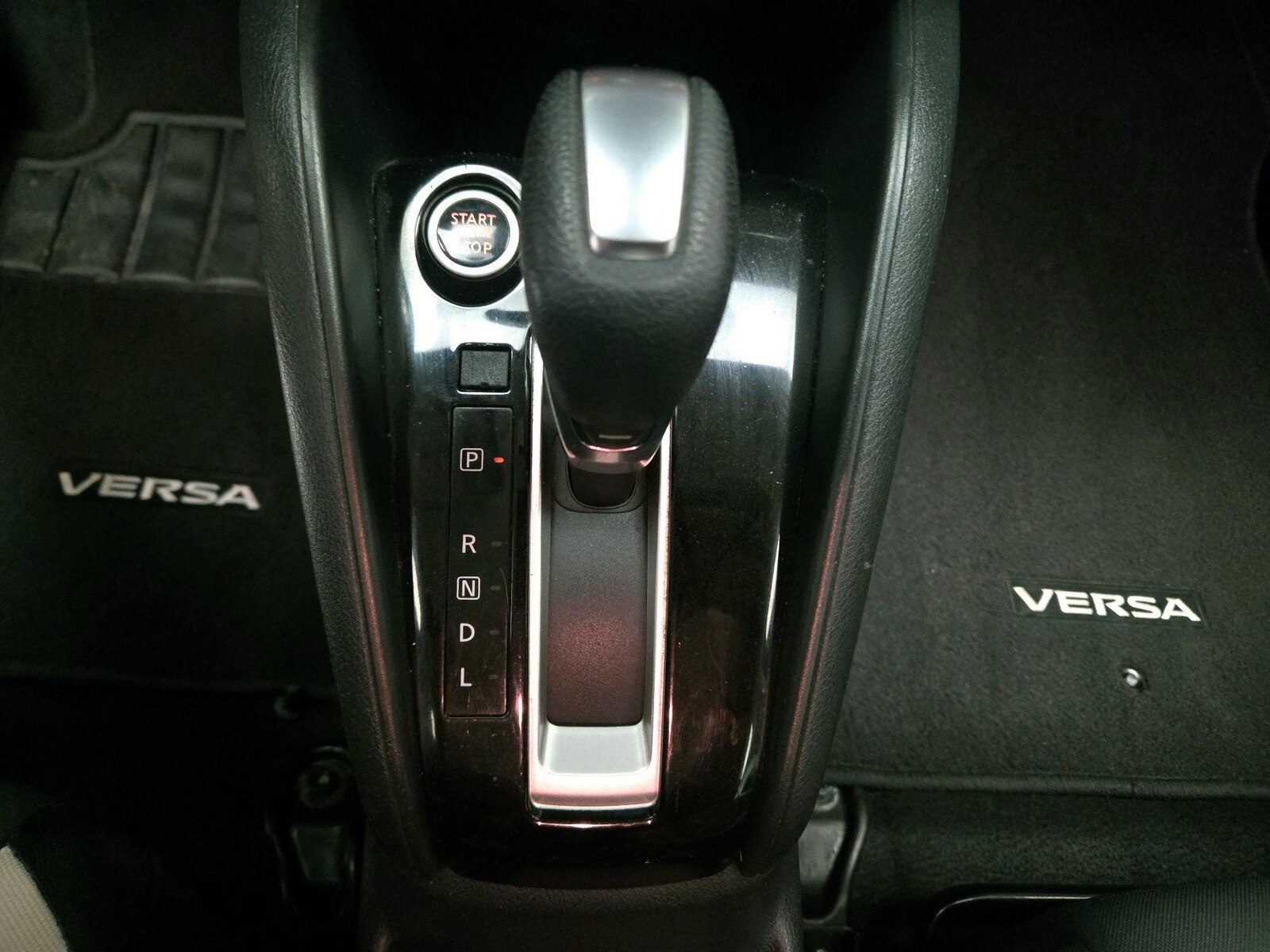 2020 Nissan Versa Sedan SV - Photo 17