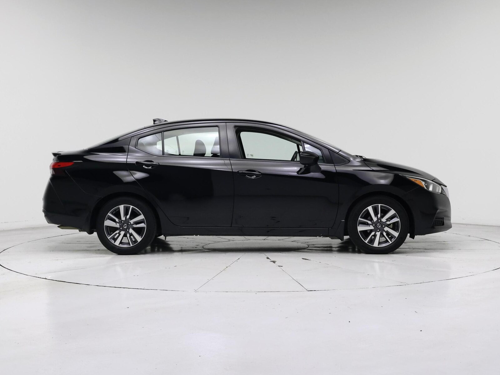 2020 Nissan Versa Sedan SV - Photo 8