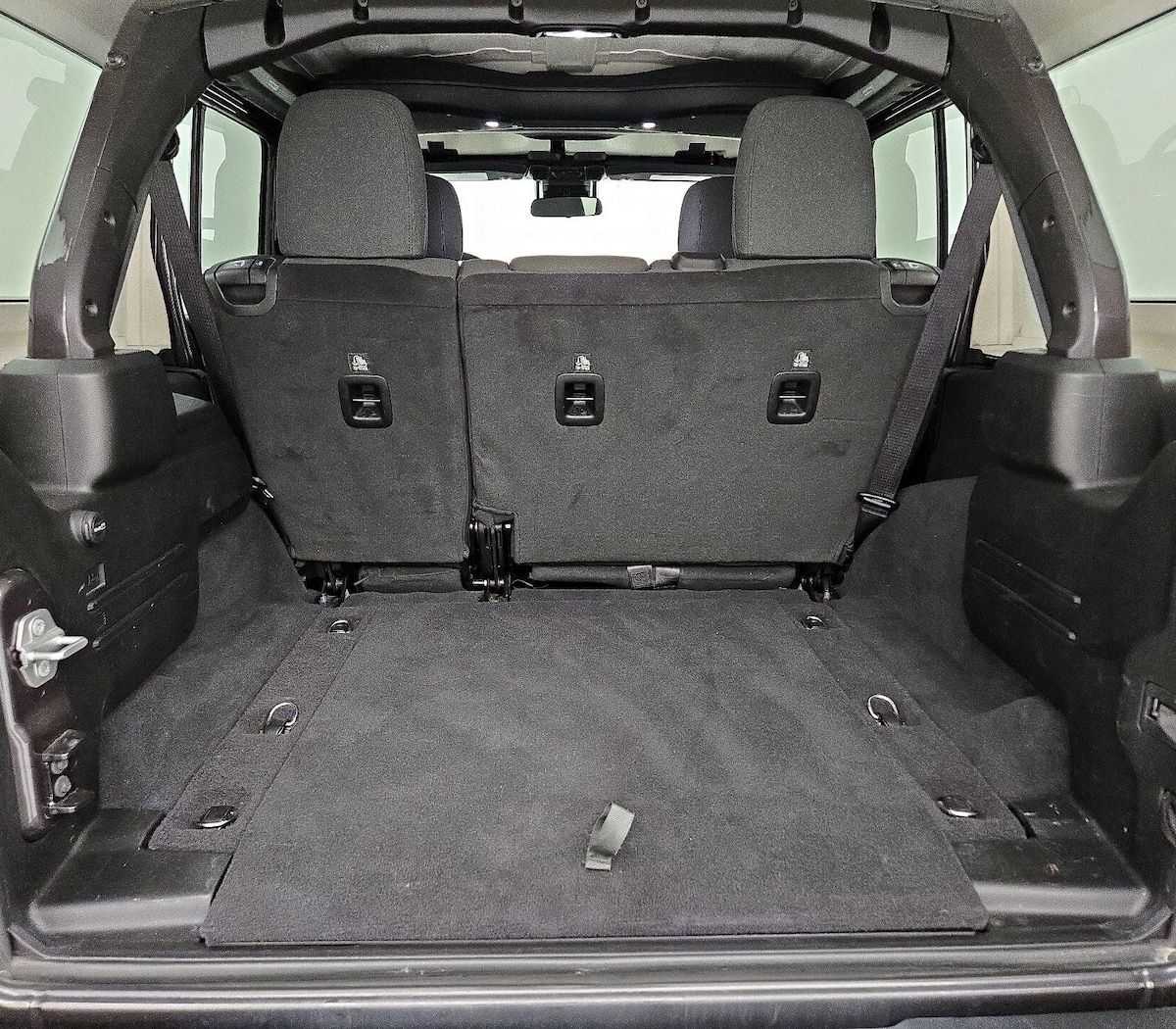 Trunk/Cargo (Seats Up)