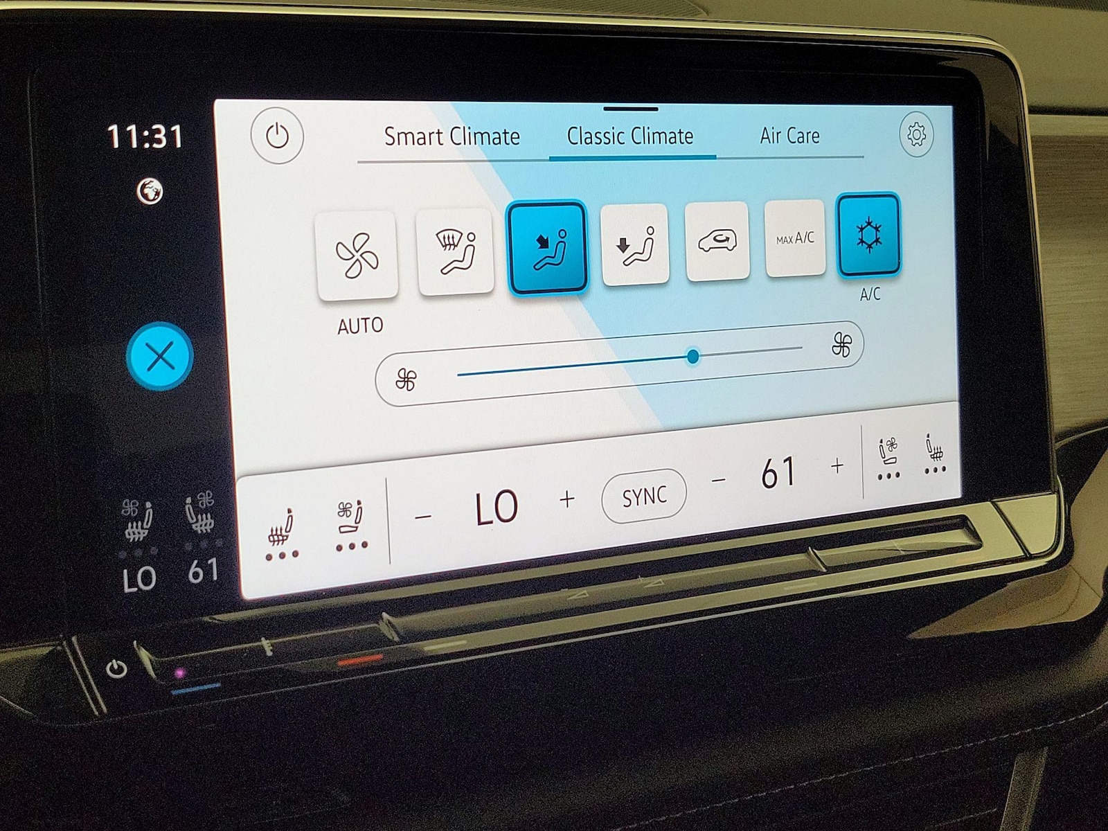 2026 Volkswagen Atlas Cross Sport SE w/Tech - Photo 17