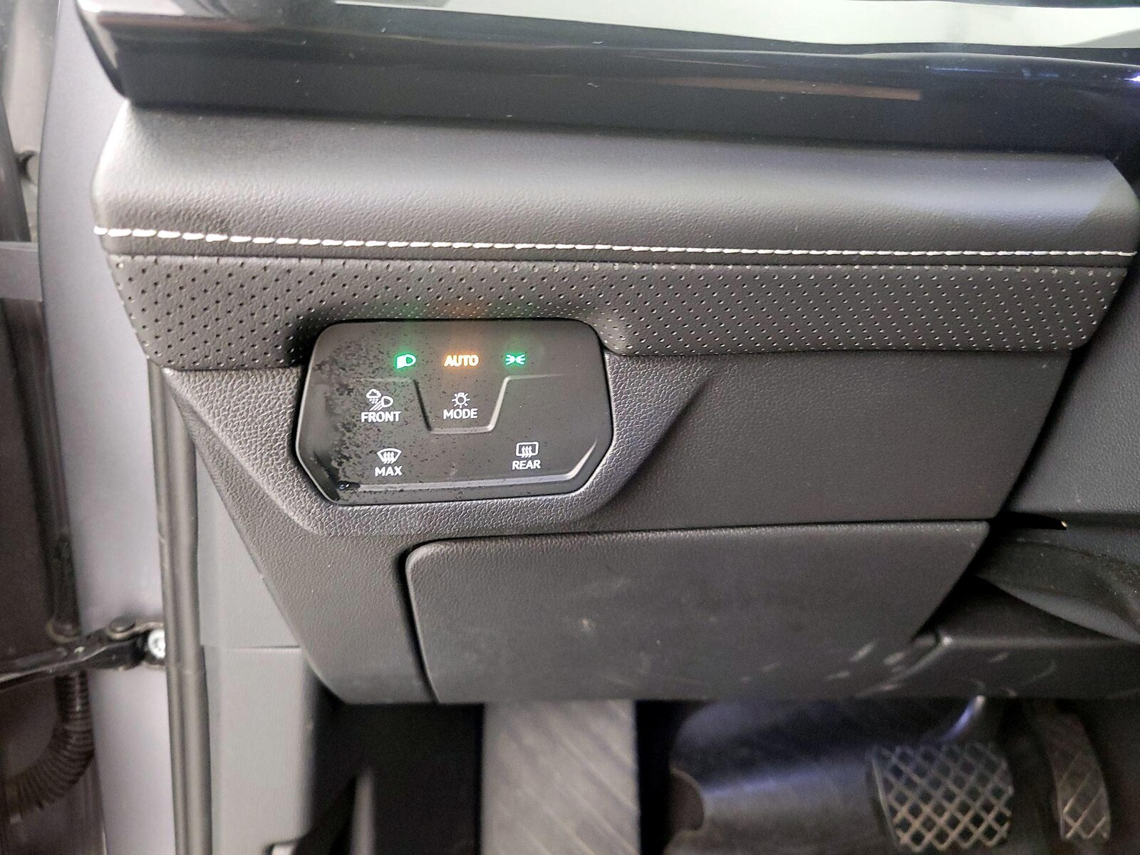 2026 Volkswagen Atlas Cross Sport SE w/Tech - Photo 12