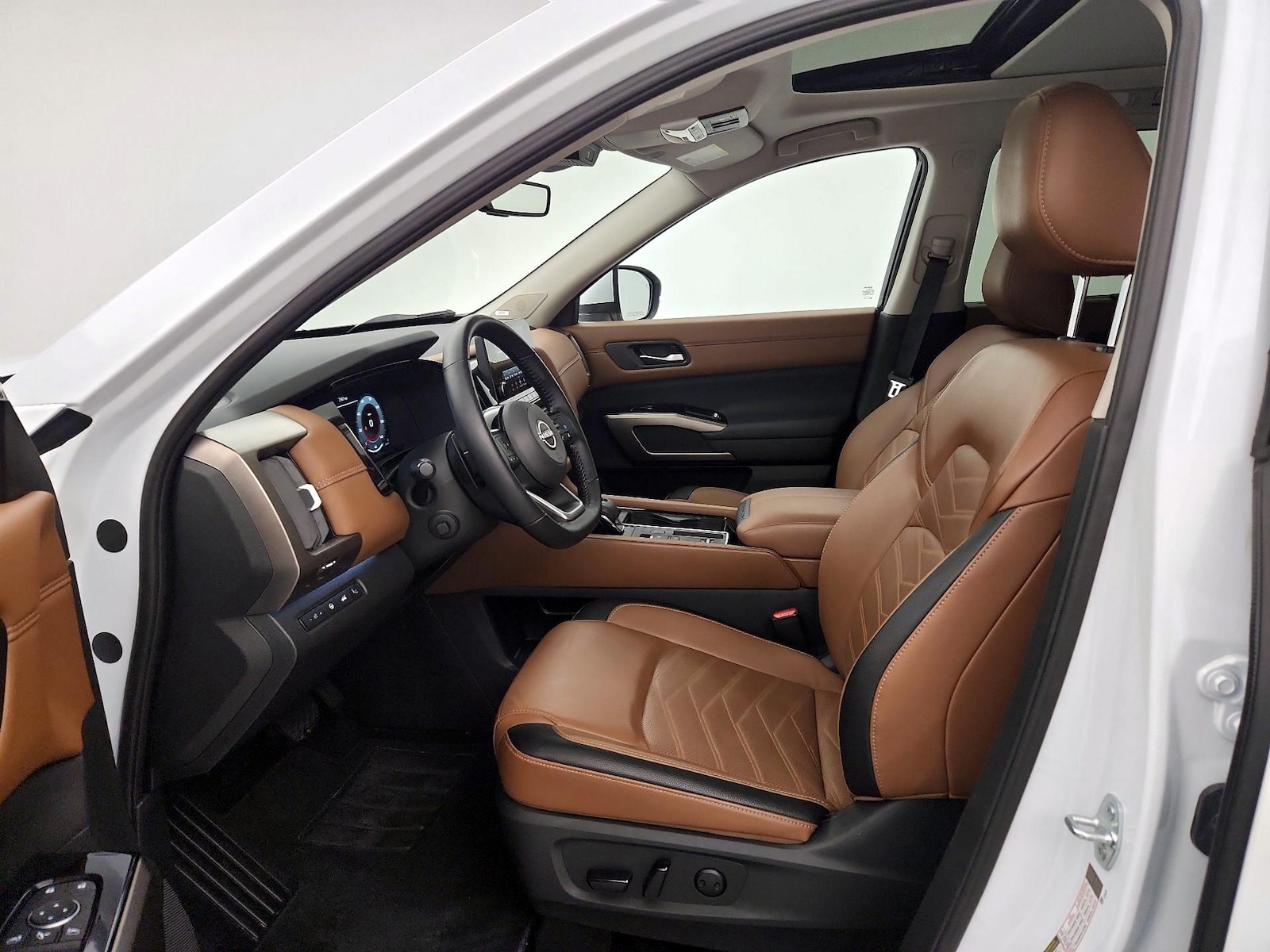 2025 Nissan Pathfinder Platinum - Photo 10