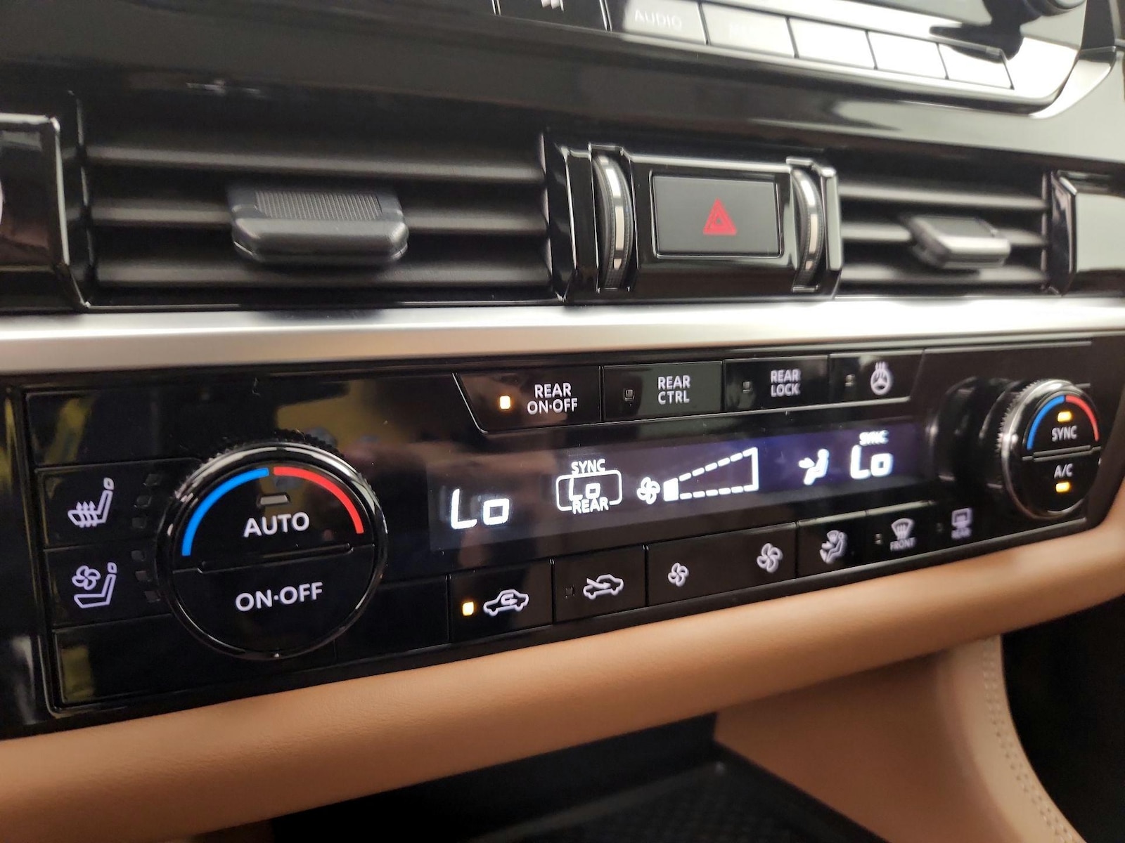 2025 Nissan Pathfinder Platinum - Photo 15