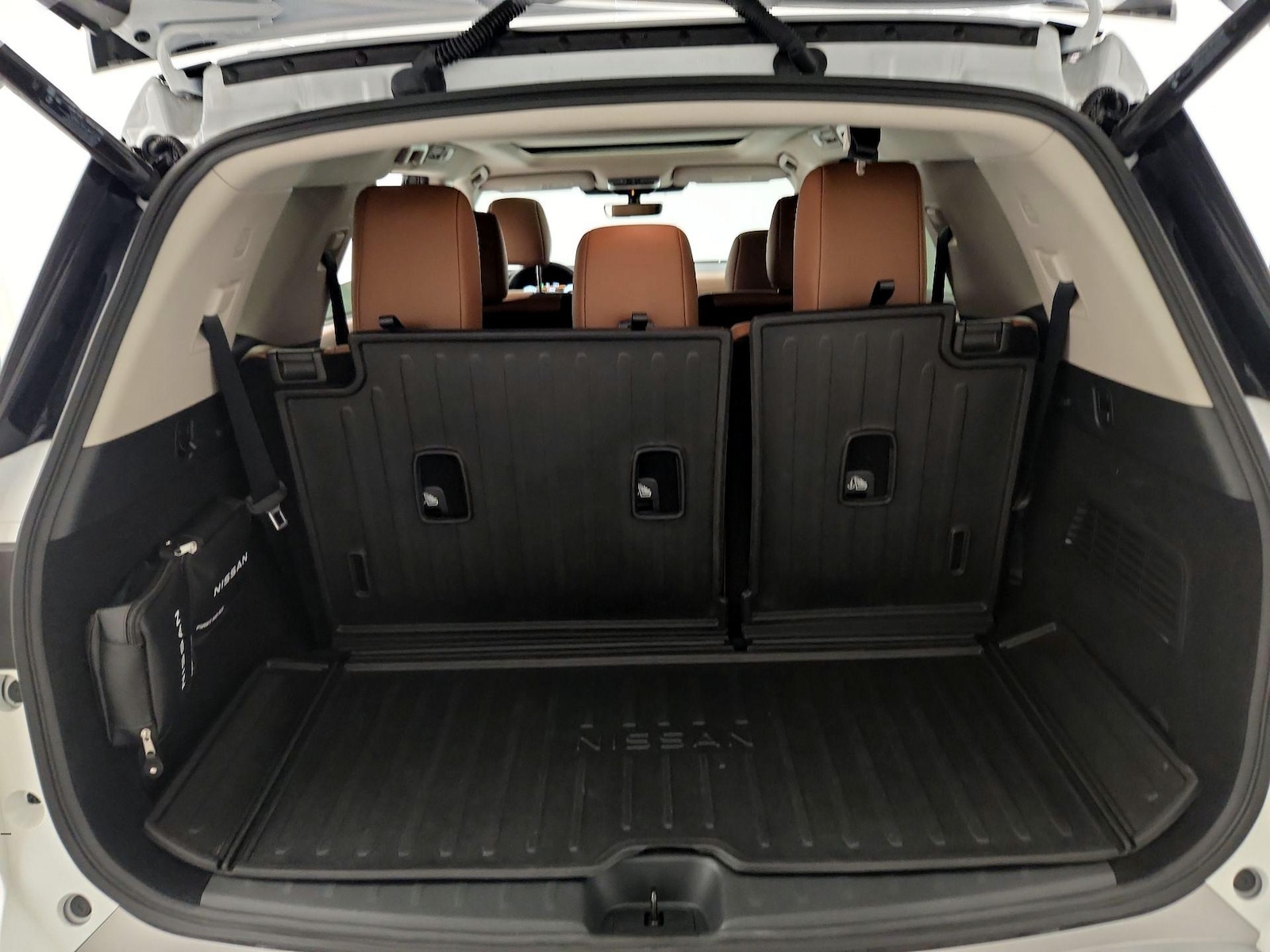 2025 Nissan Pathfinder Platinum - Photo 21